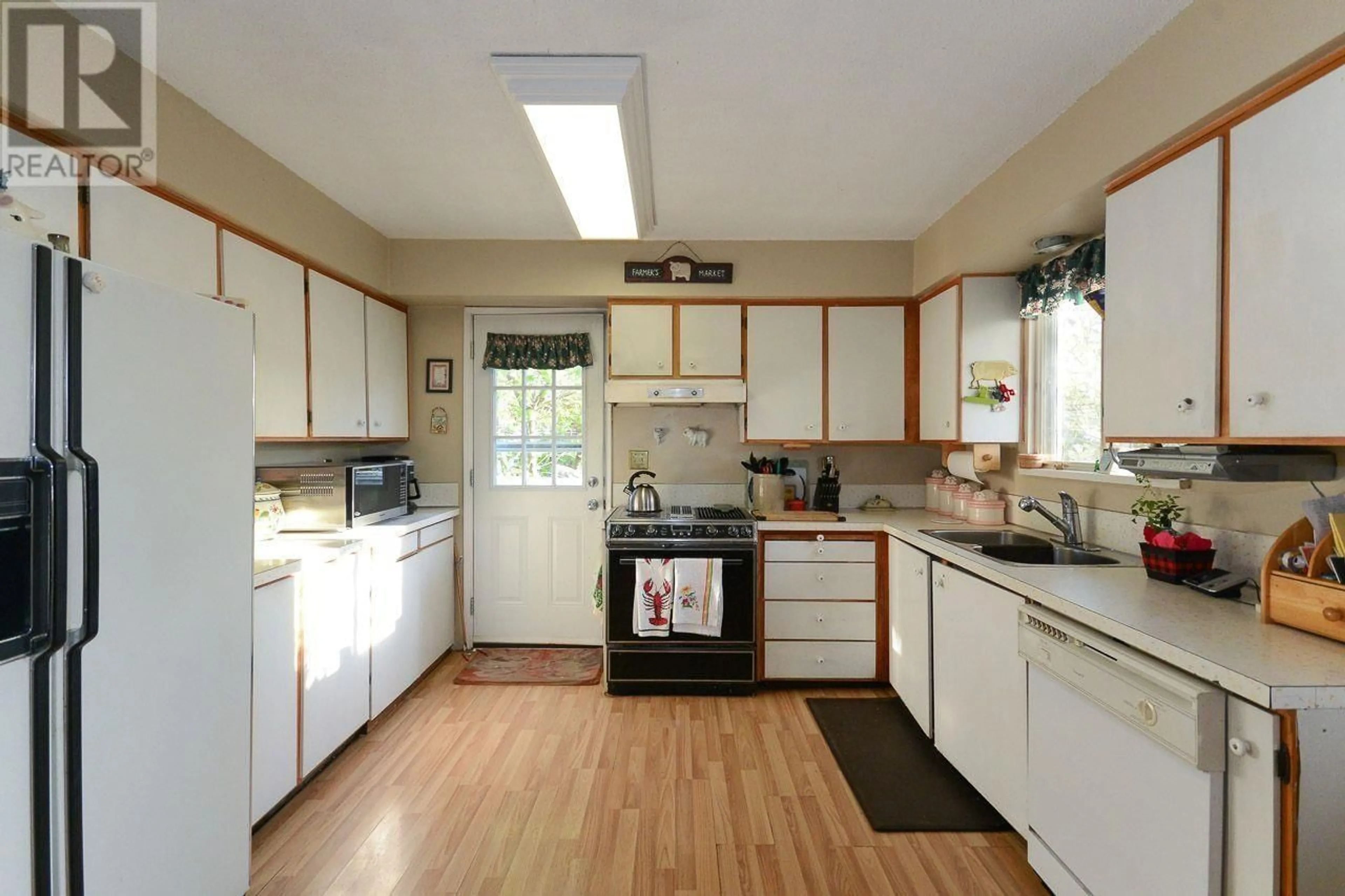 Standard kitchen, unknown for 5096 KIRK PLACE, Delta British Columbia V4K1G5