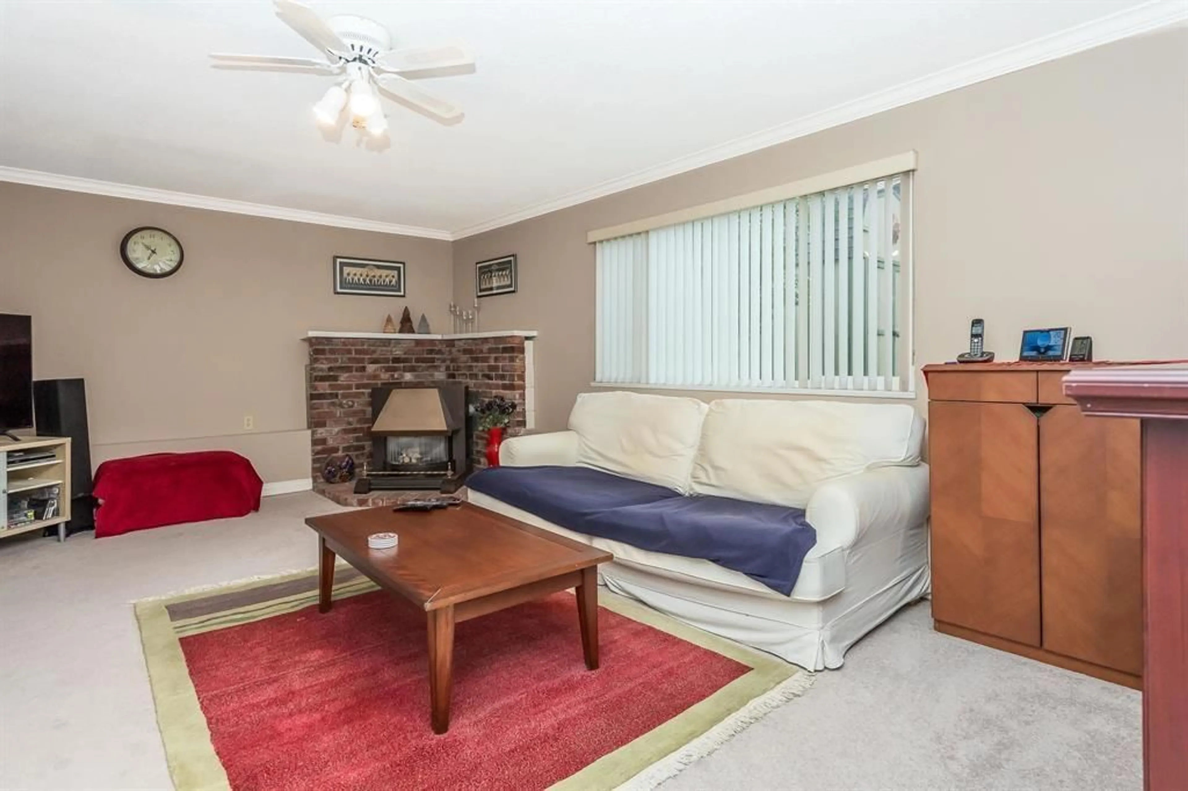 Living room with furniture, unknown for 8966 144A, Surrey British Columbia V3R7J9