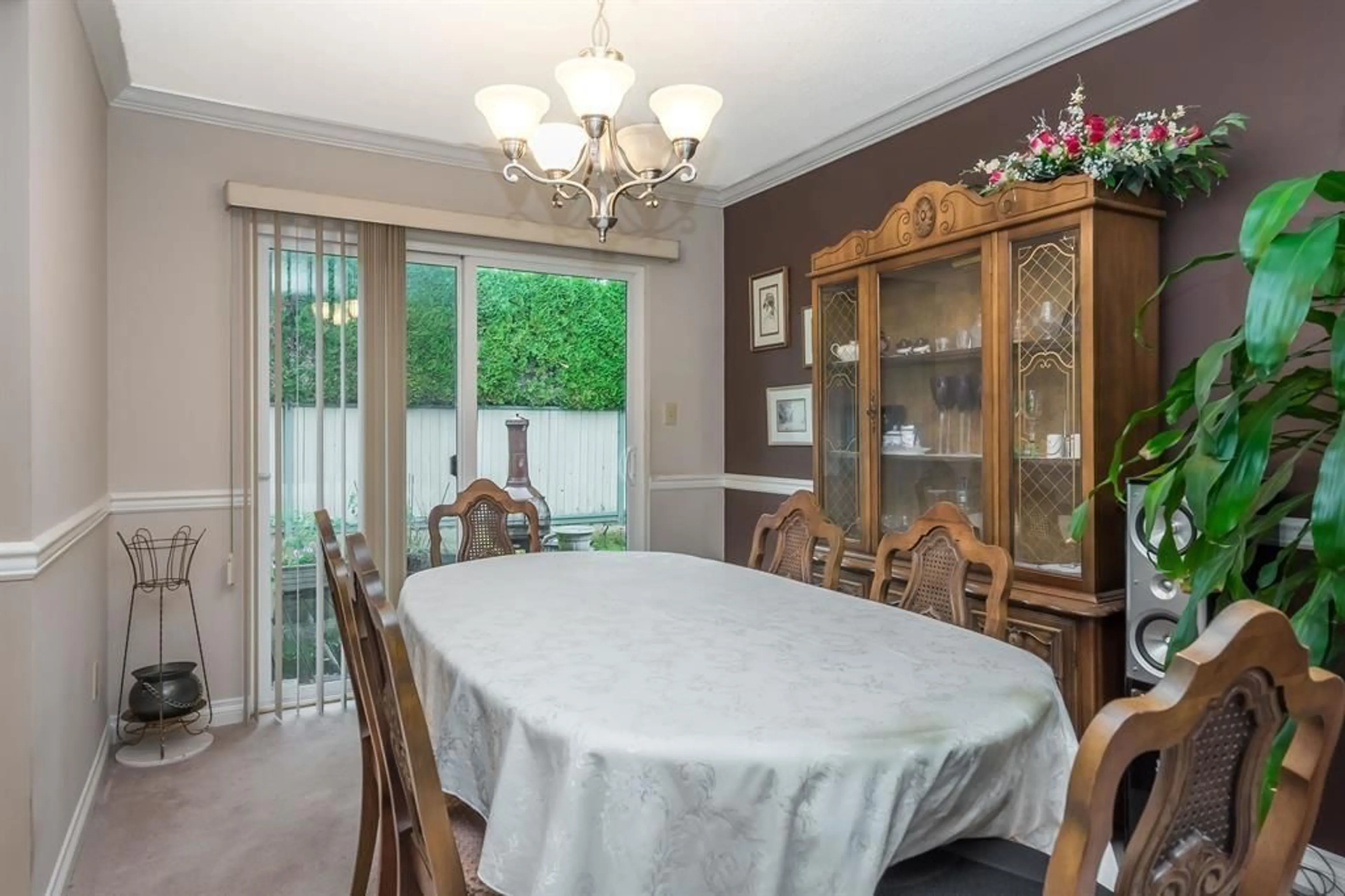 Dining room, wood/laminate floor for 8966 144A, Surrey British Columbia V3R7J9