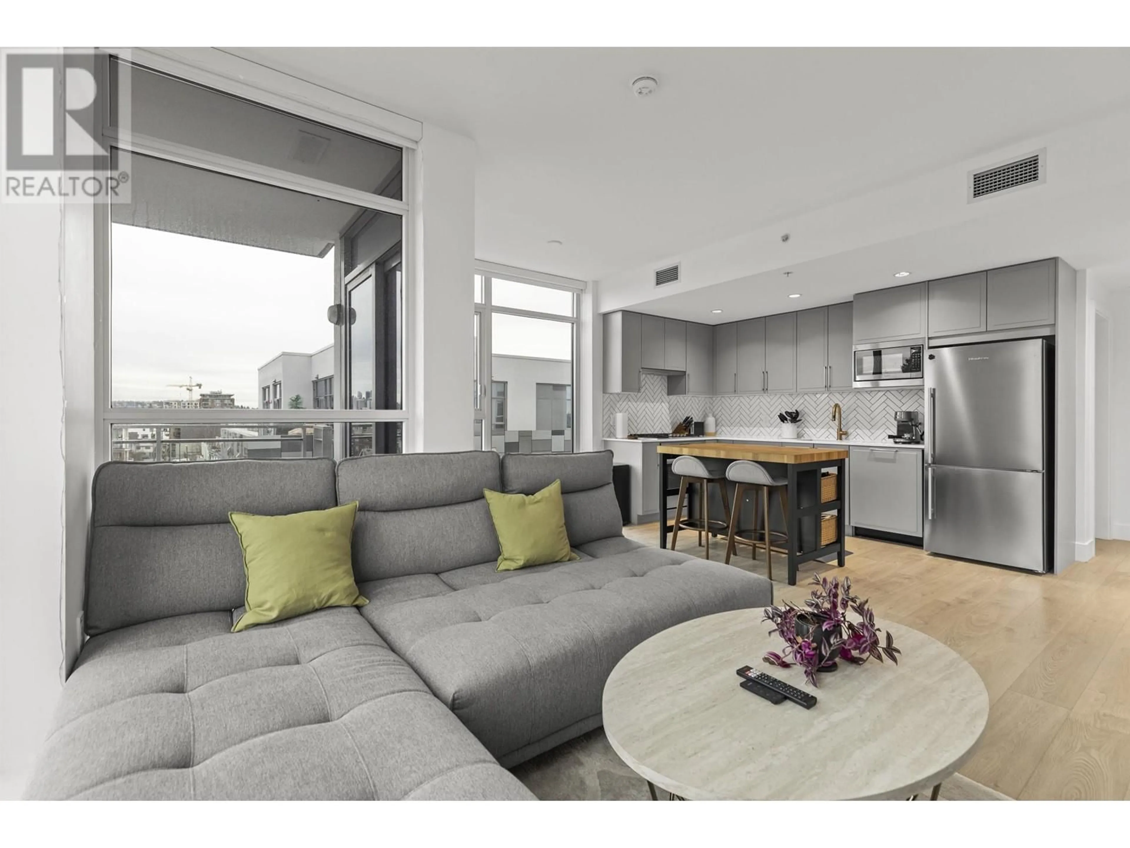 Open concept kitchen, unknown for 601 - 2435 KINGSWAY, Vancouver British Columbia V5R5G8
