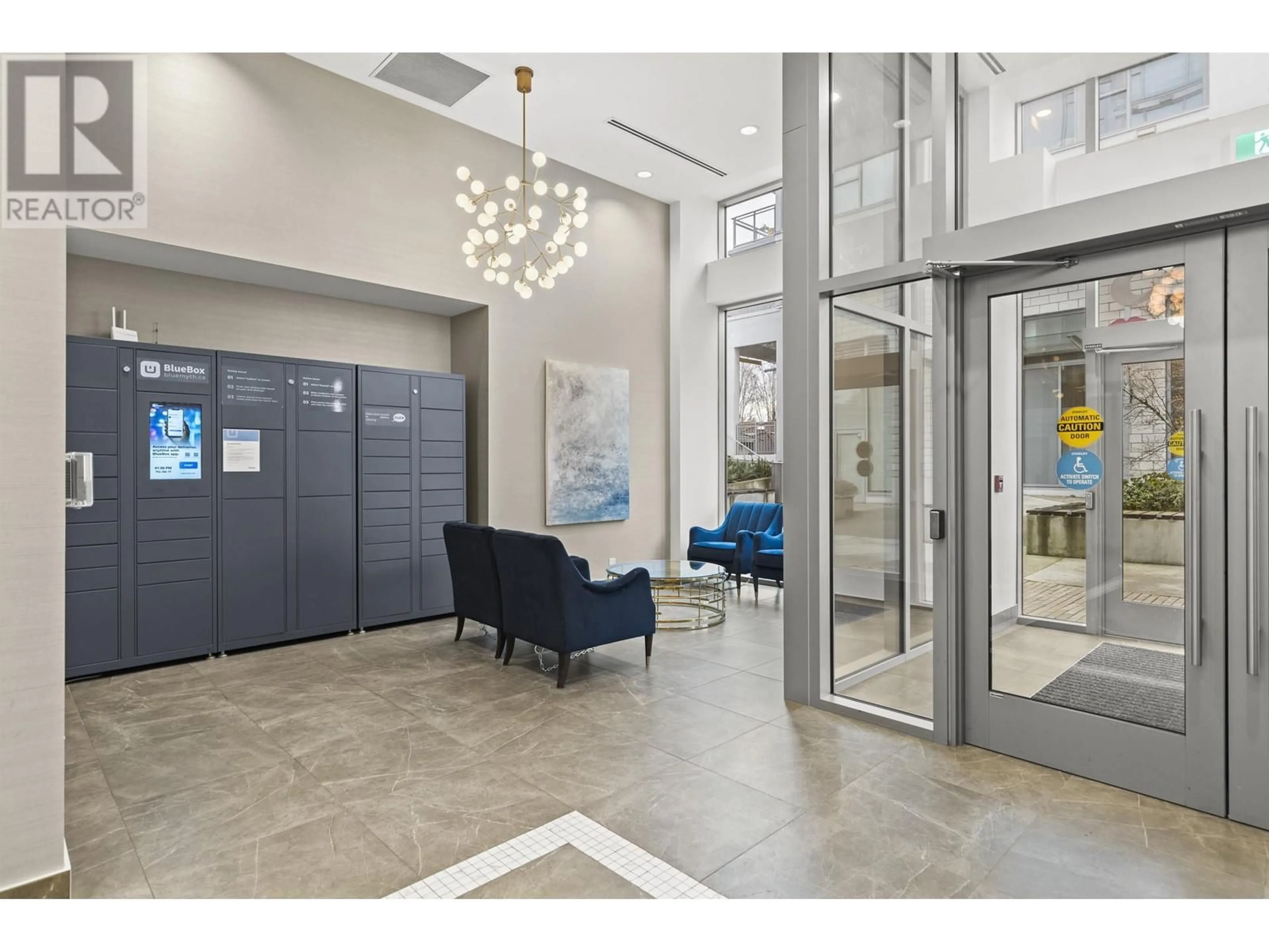 Indoor foyer for 601 - 2435 KINGSWAY, Vancouver British Columbia V5R5G8