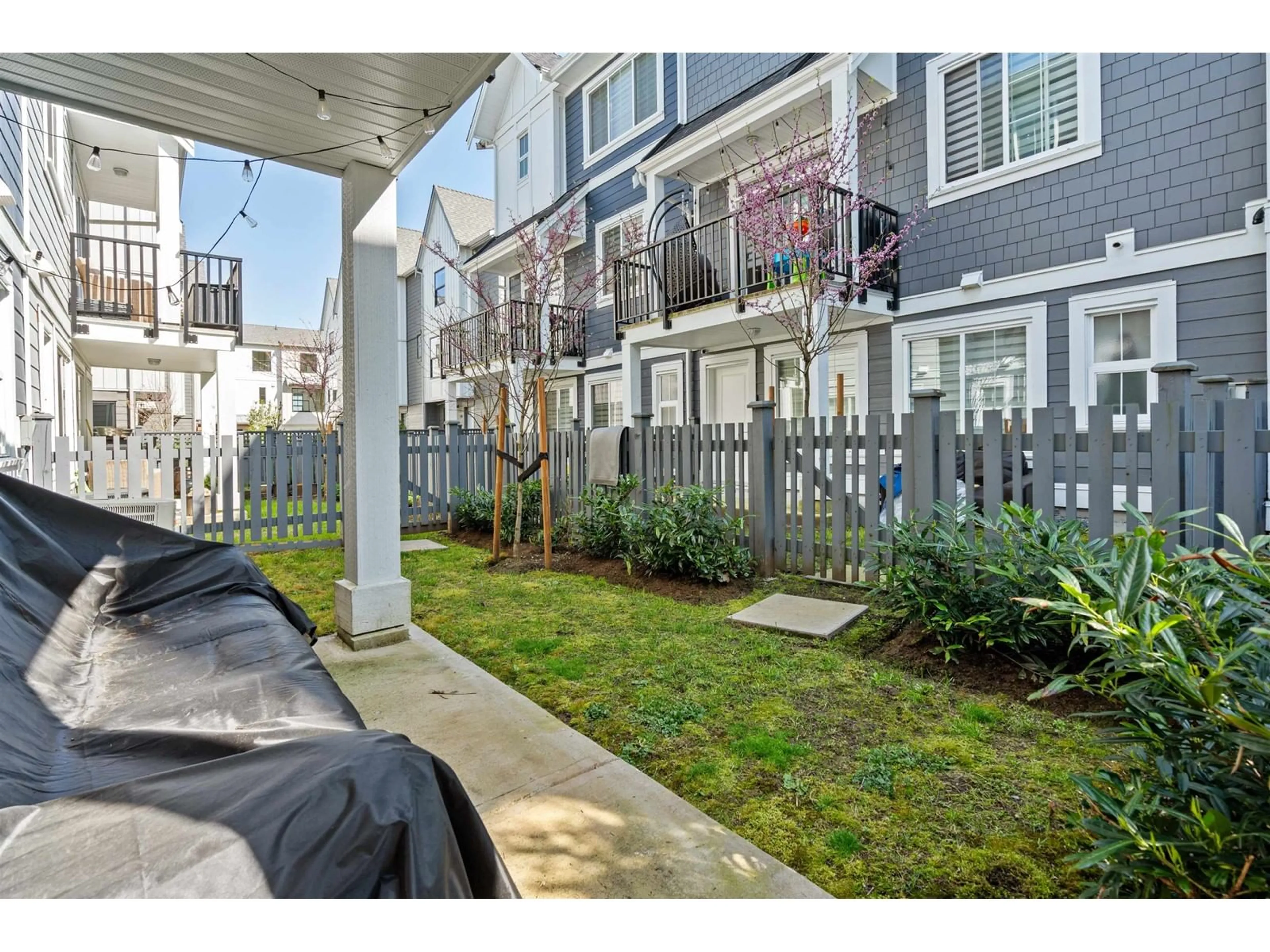 Patio, street for 25 - 20321 80, Langley British Columbia V2Y3S3