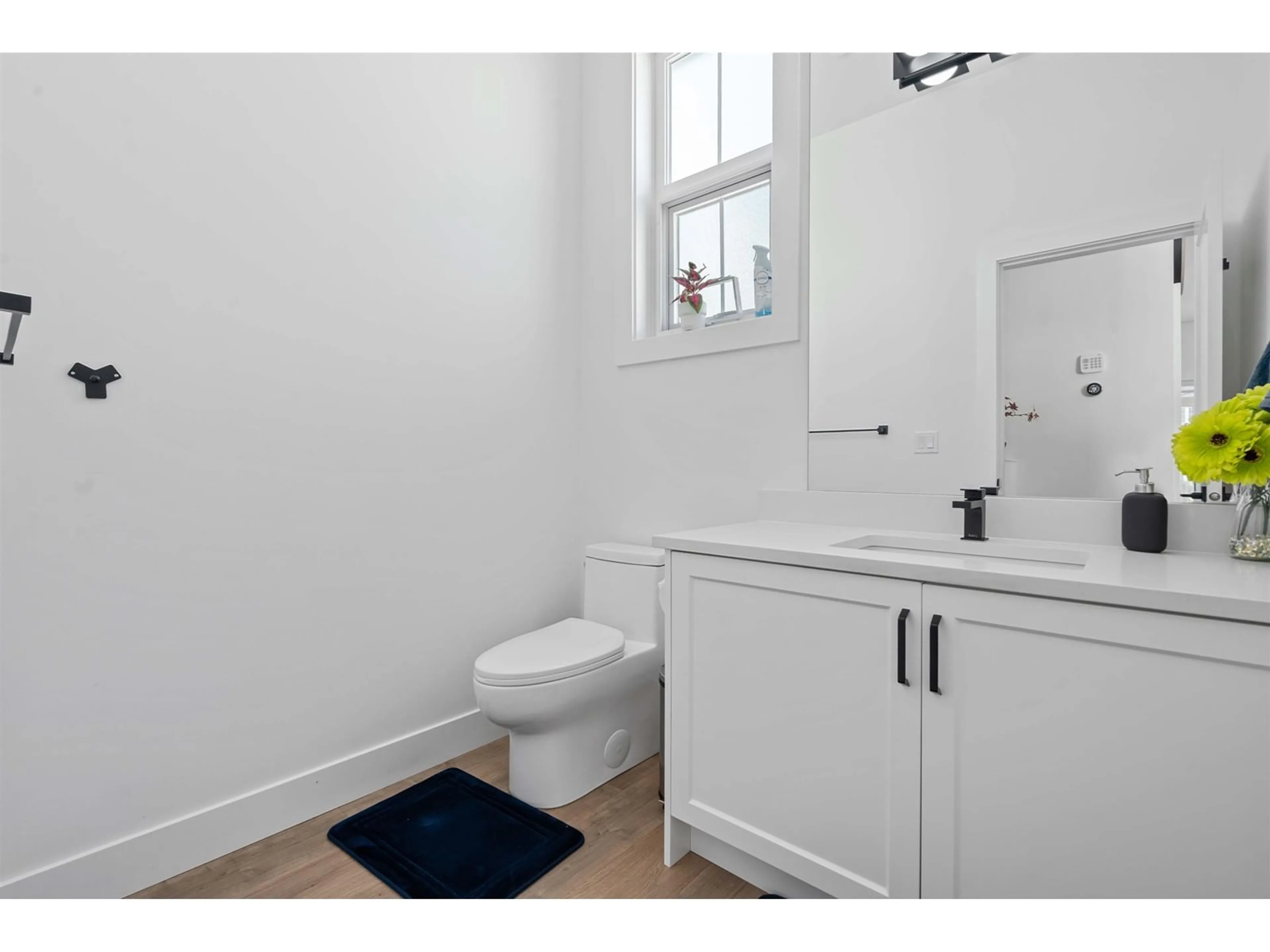Standard bathroom, unknown for 25 - 20321 80, Langley British Columbia V2Y3S3