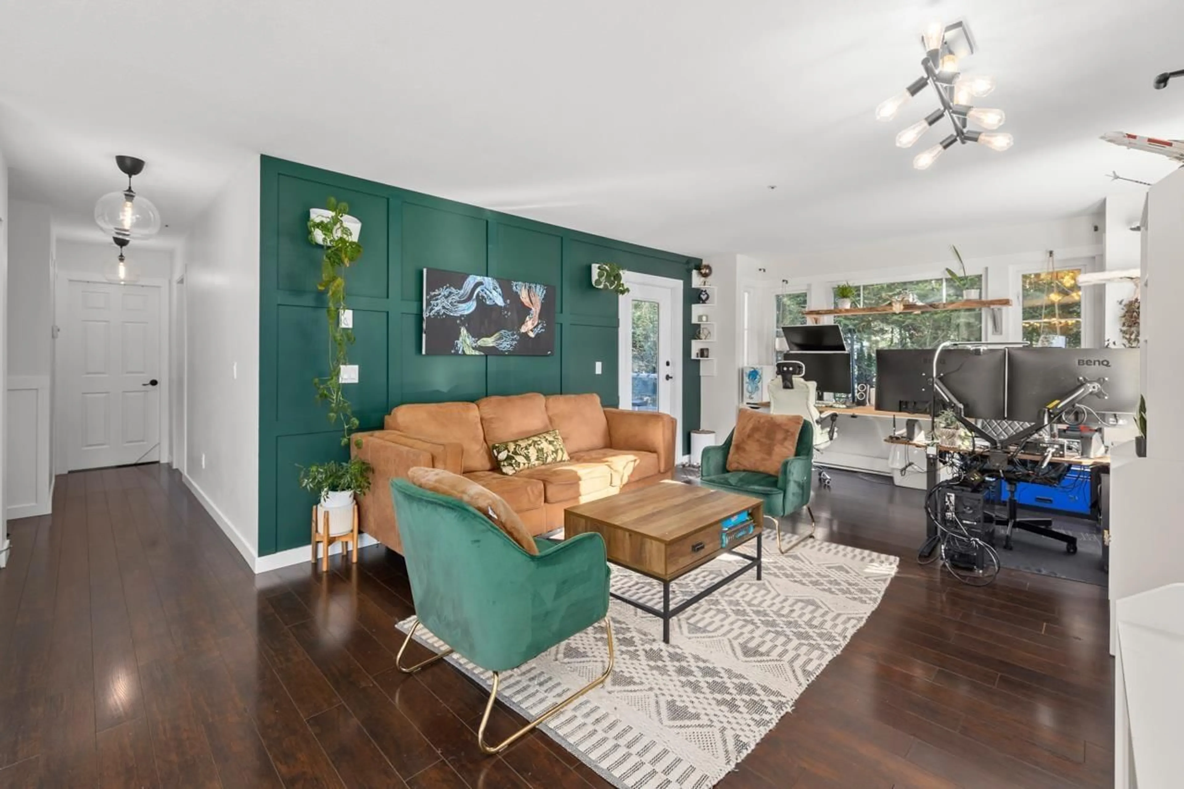 Living room with furniture, wood/laminate floor for 108 - 20350 54, Langley British Columbia V3A8J4