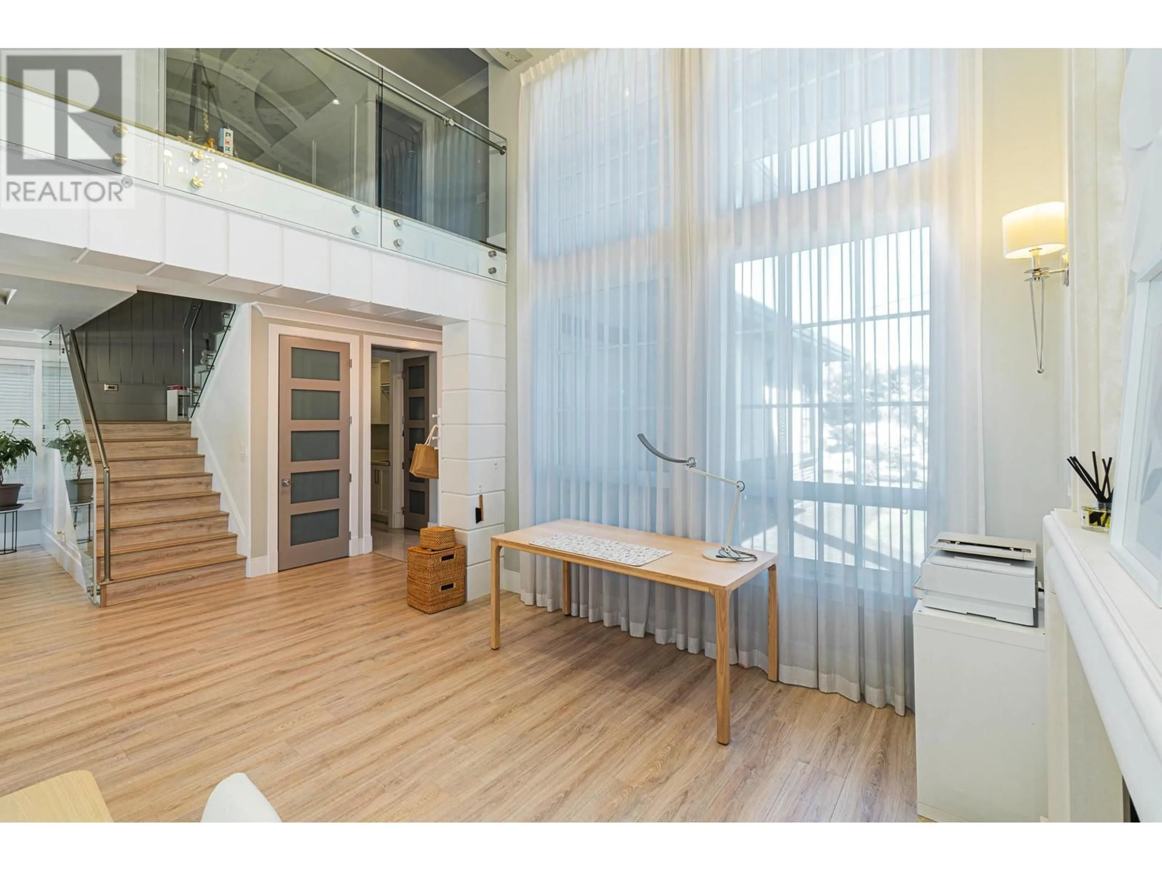 Indoor foyer for 5028 MAPLE ROAD, Richmond British Columbia V7E1G3