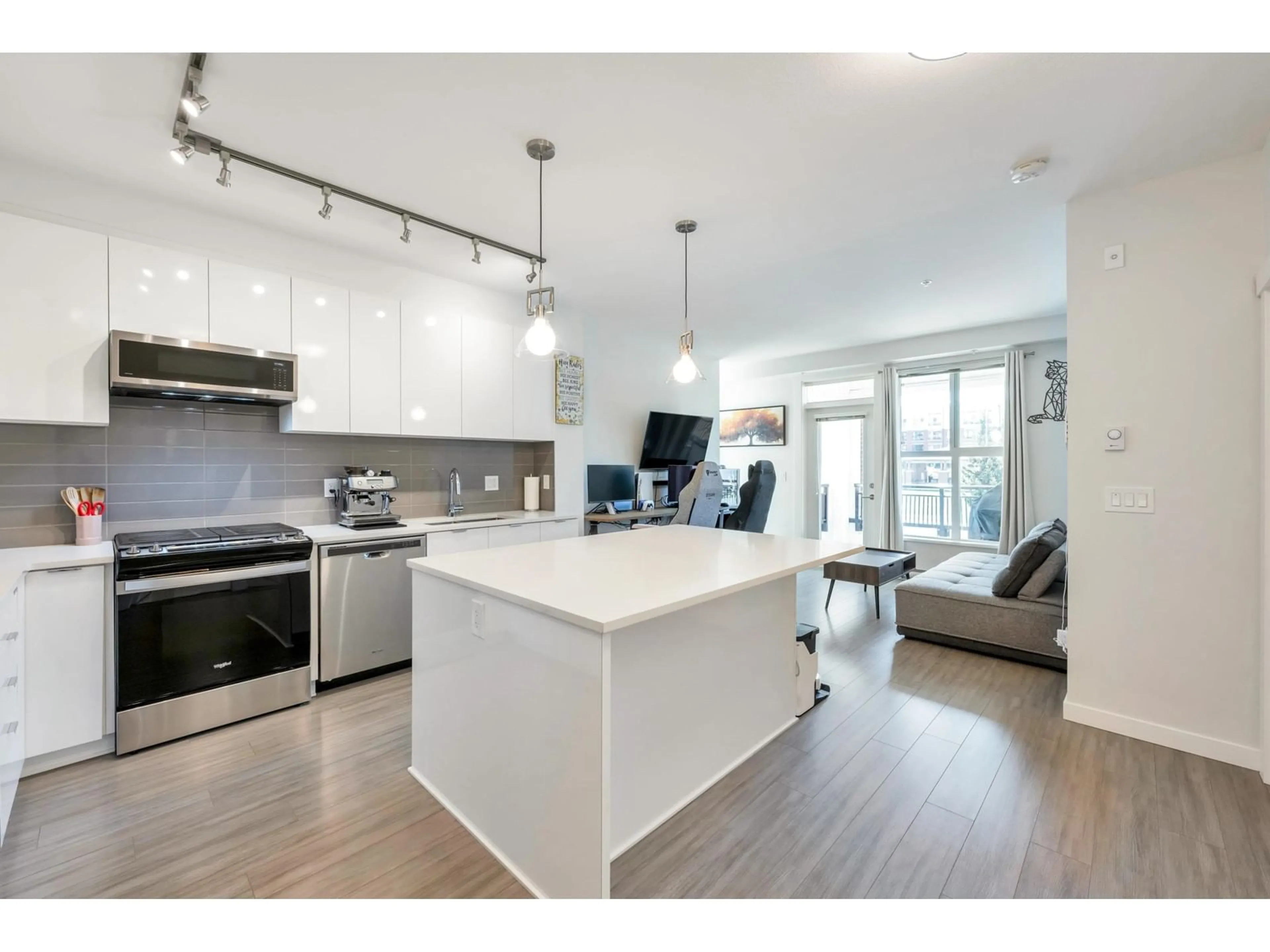 Open concept kitchen, wood/laminate floor for B222 - 8150 207, Langley British Columbia V2Y4J3