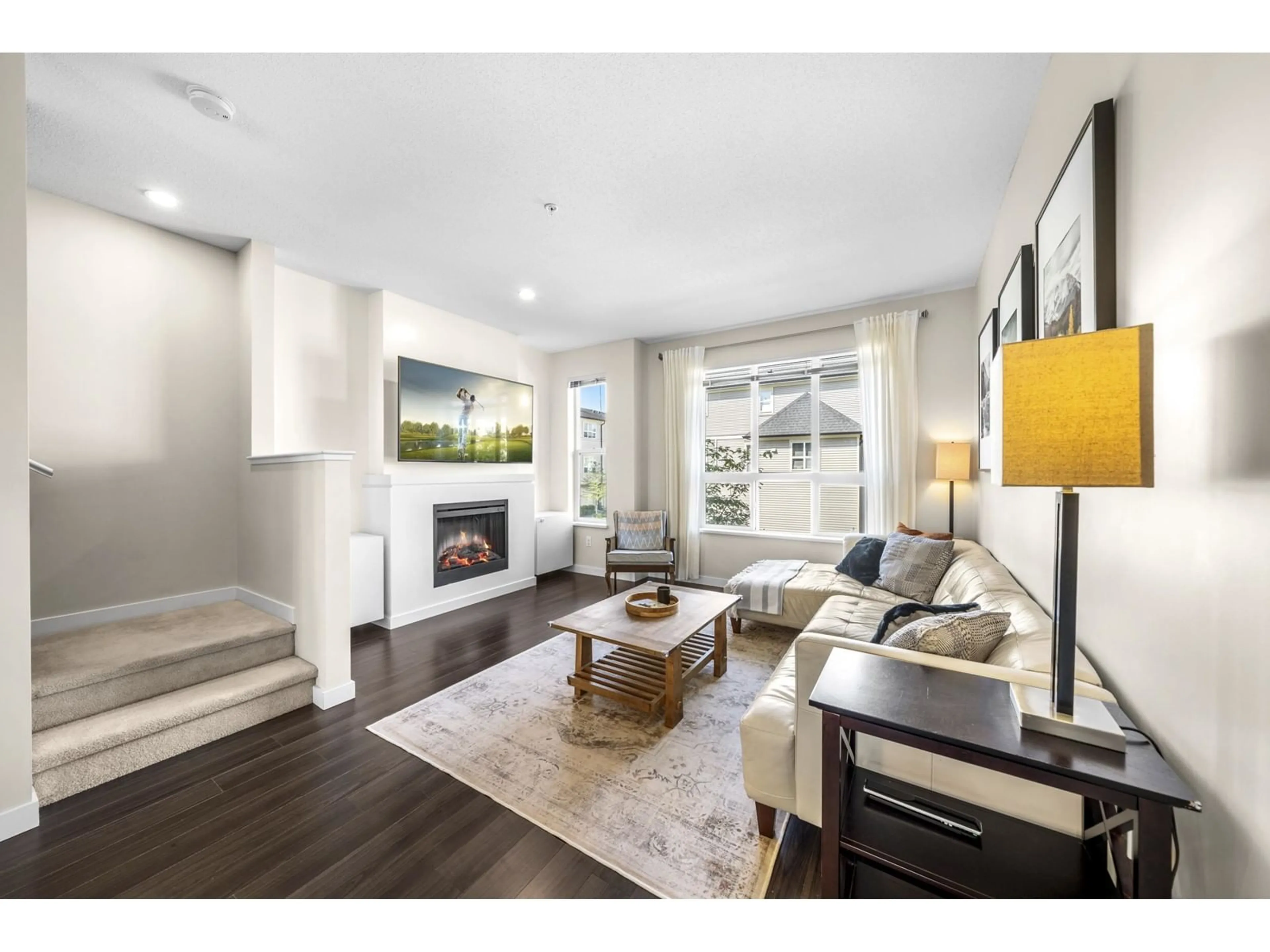 Living room with furniture, wood/laminate floor for 75 - 7938 209, Langley British Columbia V2Y0K1