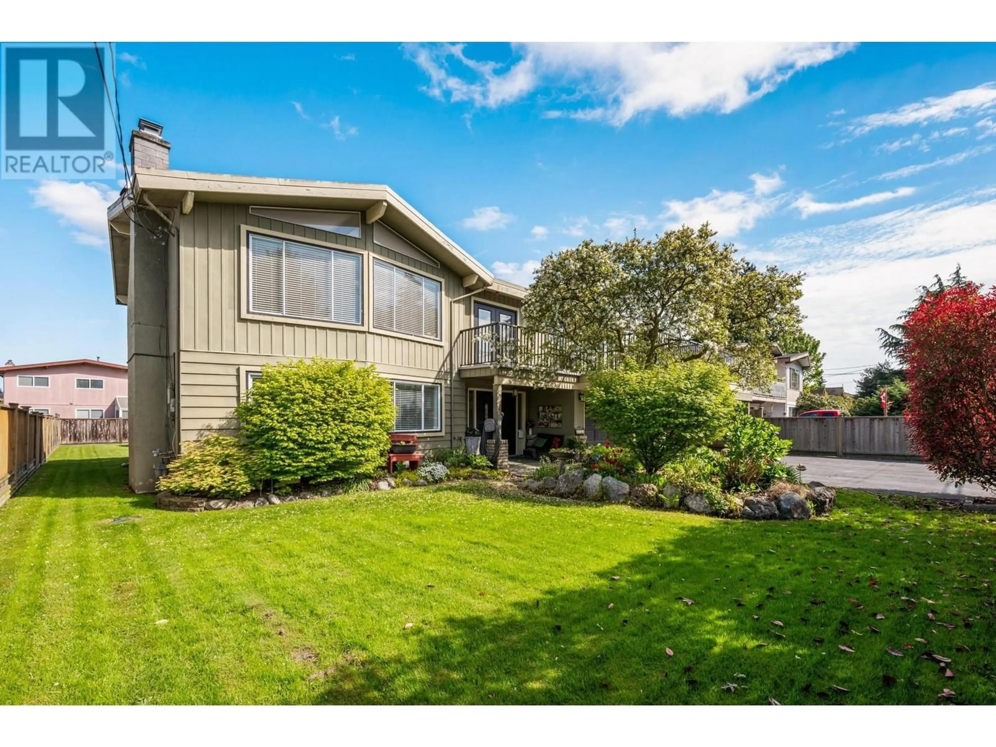 A pic from outside/outdoor area/front of a property/back of a property/a pic from drone, unknown for 4686 54A STREET, Ladner British Columbia V4K2Z8