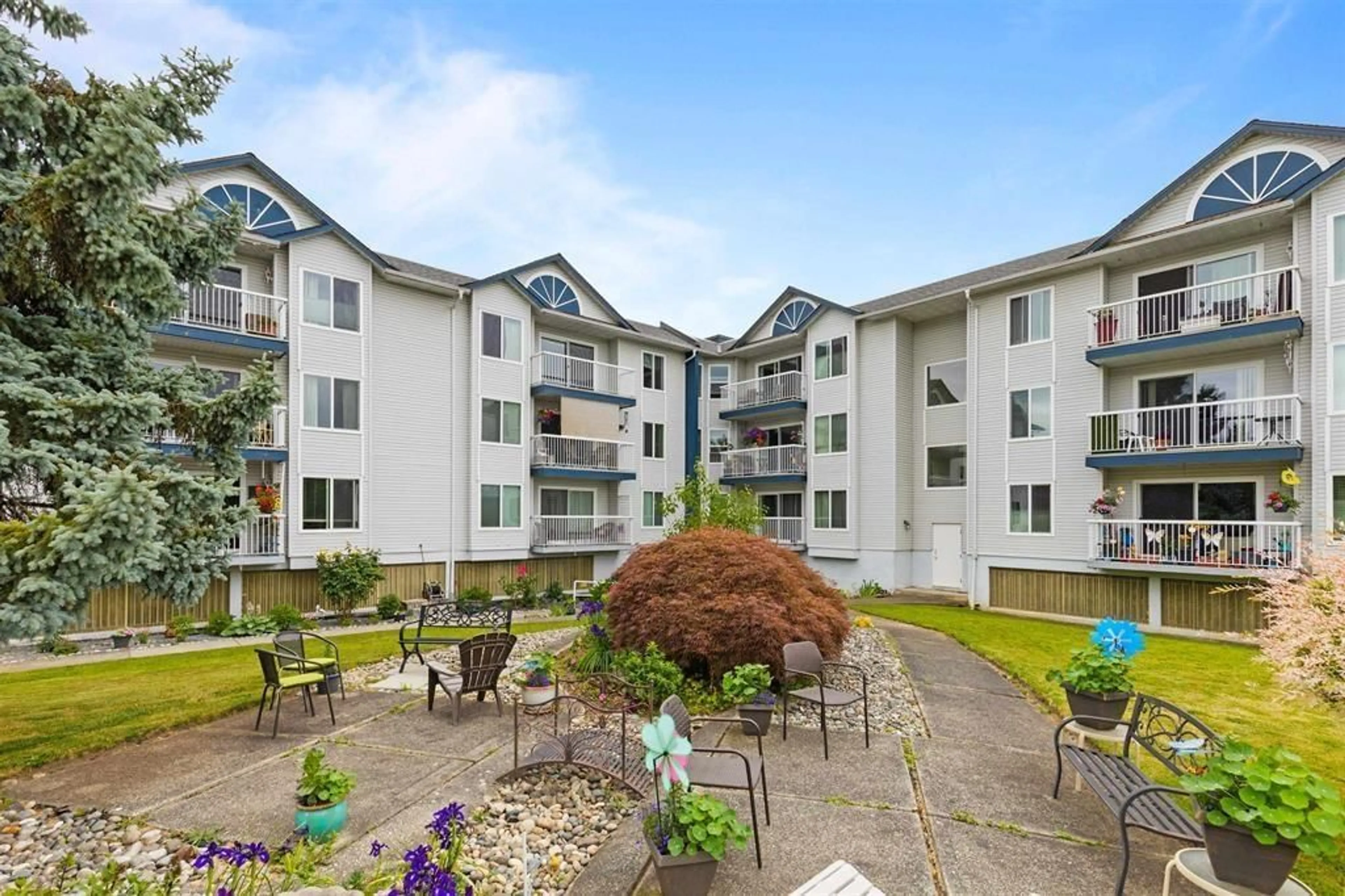 A pic from outside/outdoor area/front of a property/back of a property/a pic from drone, building for 309 - 17695 58, Surrey British Columbia V3S1L5