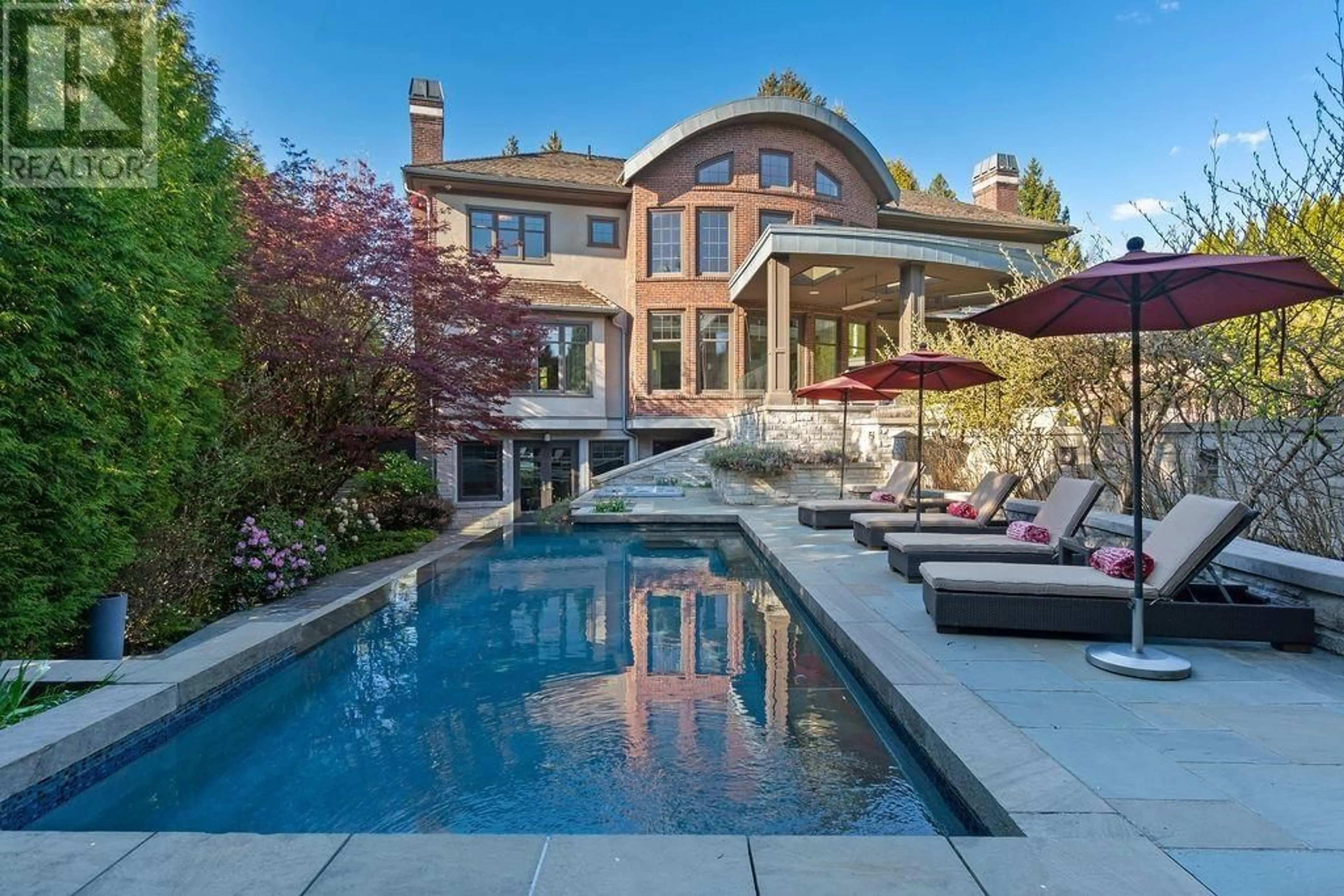 Pool for 8112 GOVERNMENT ROAD, Burnaby British Columbia V5A2E2
