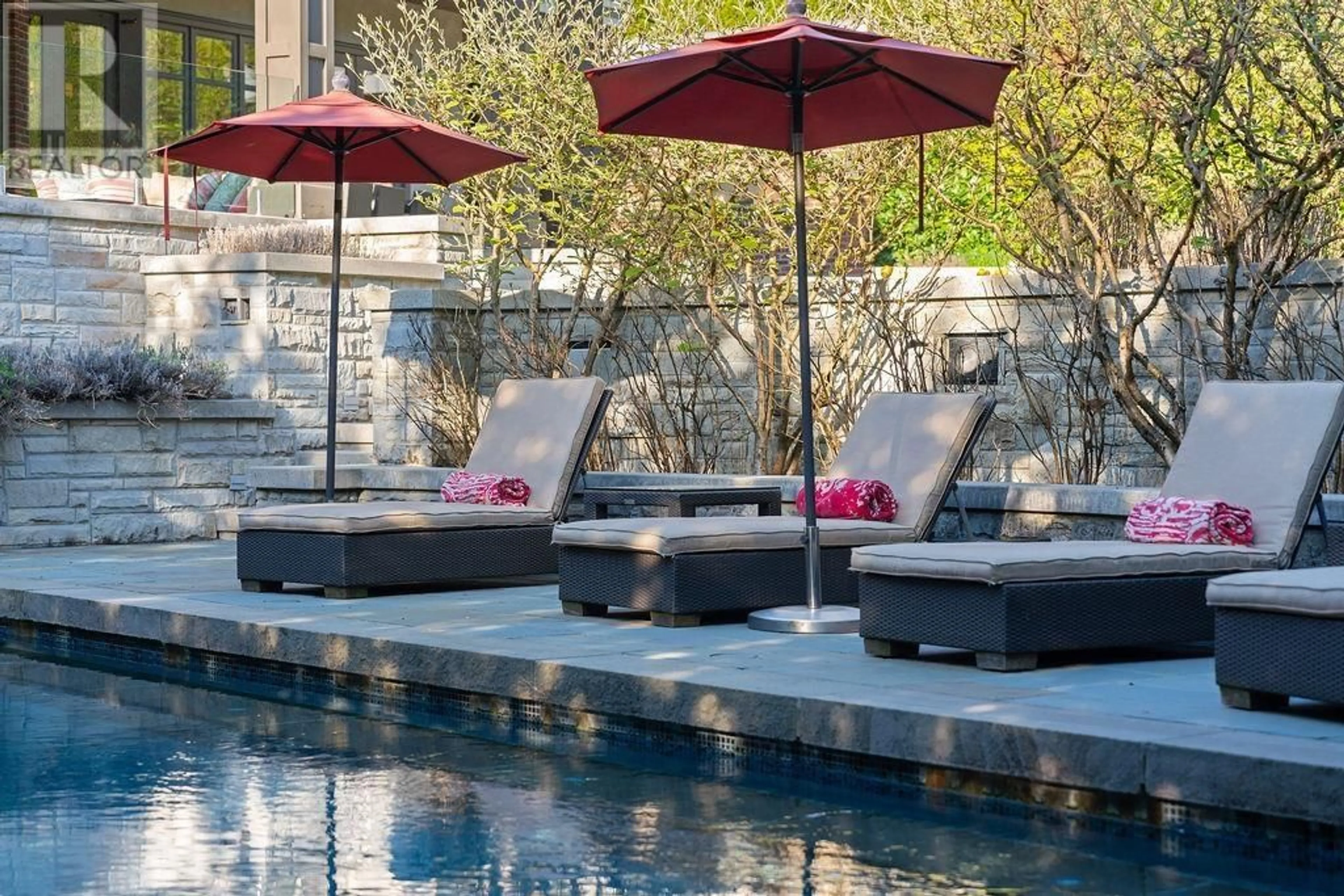 Pool for 8112 GOVERNMENT ROAD, Burnaby British Columbia V5A2E2