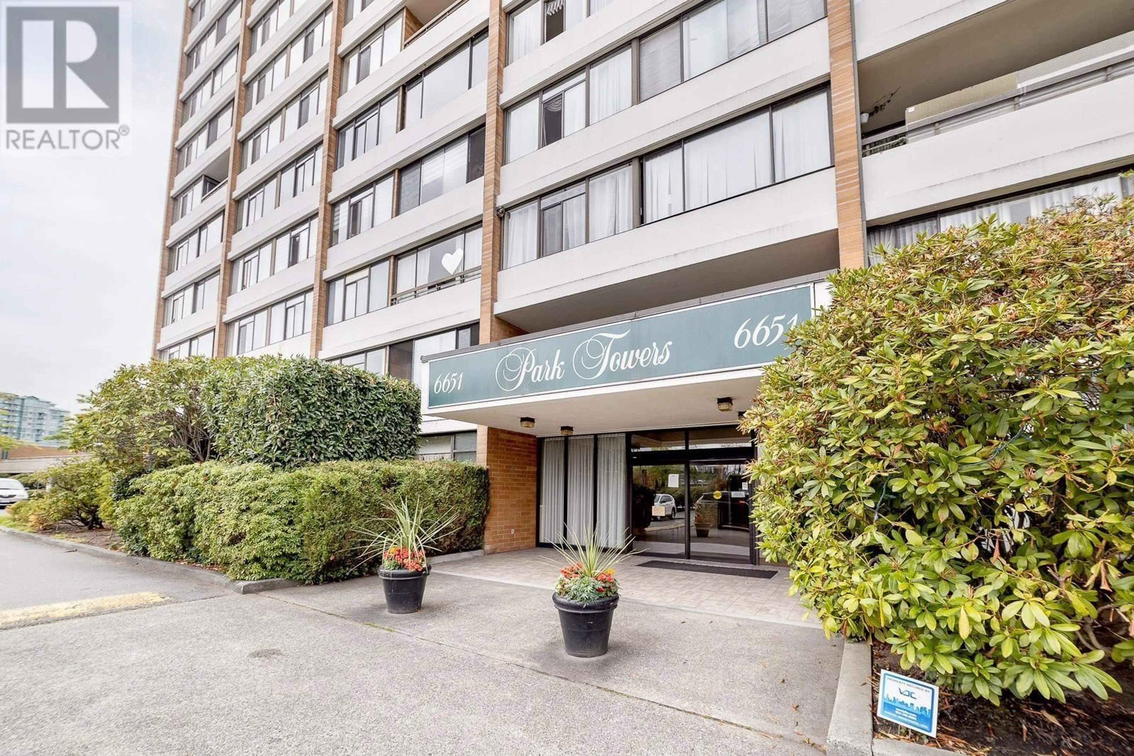Indoor foyer for 1010 - 6651 MINORU BOULEVARD, Richmond British Columbia V6Y1Z2