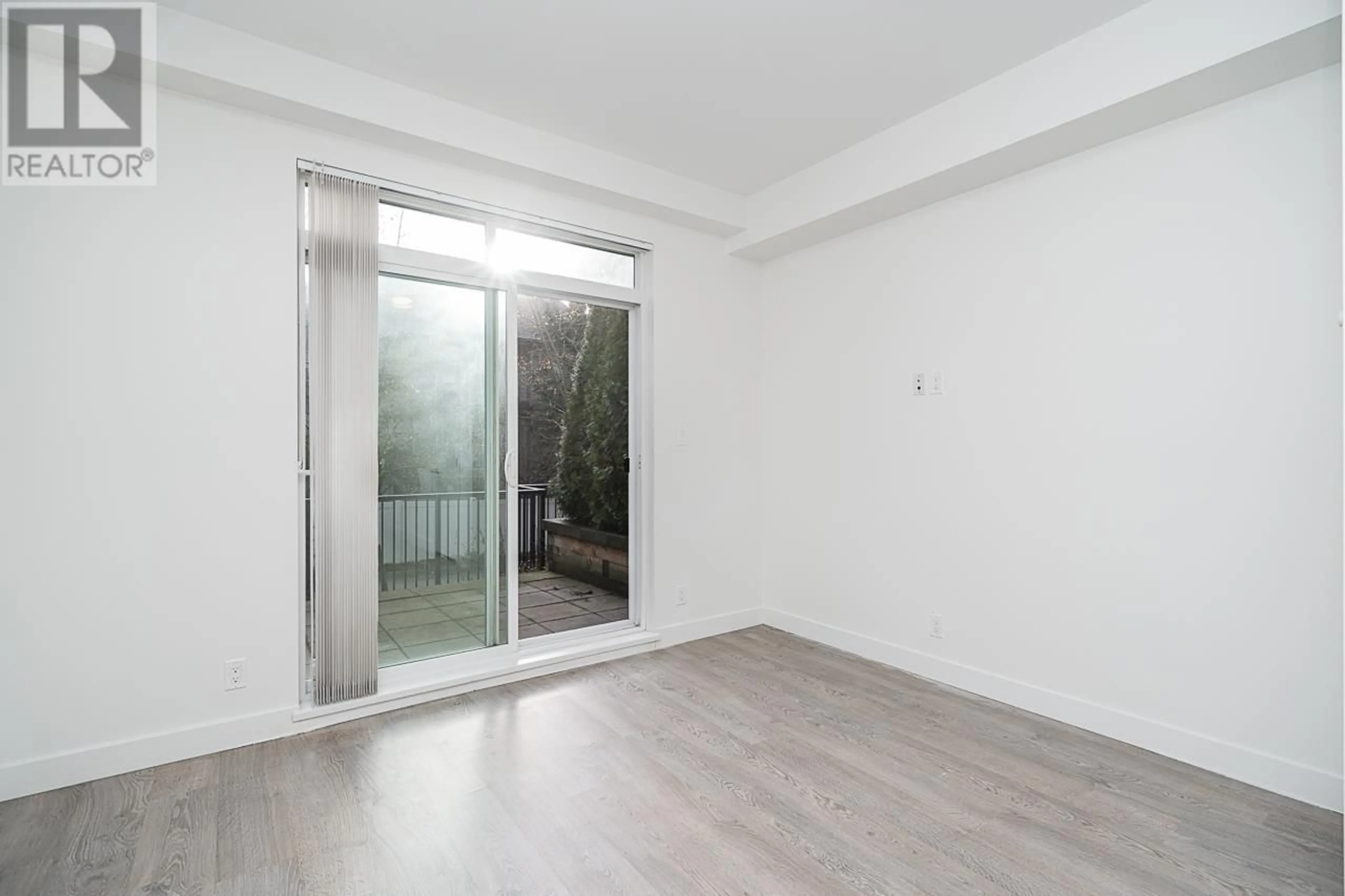 A pic of a room for 112 - 7250 18TH AVENUE, Burnaby British Columbia V3N1H3