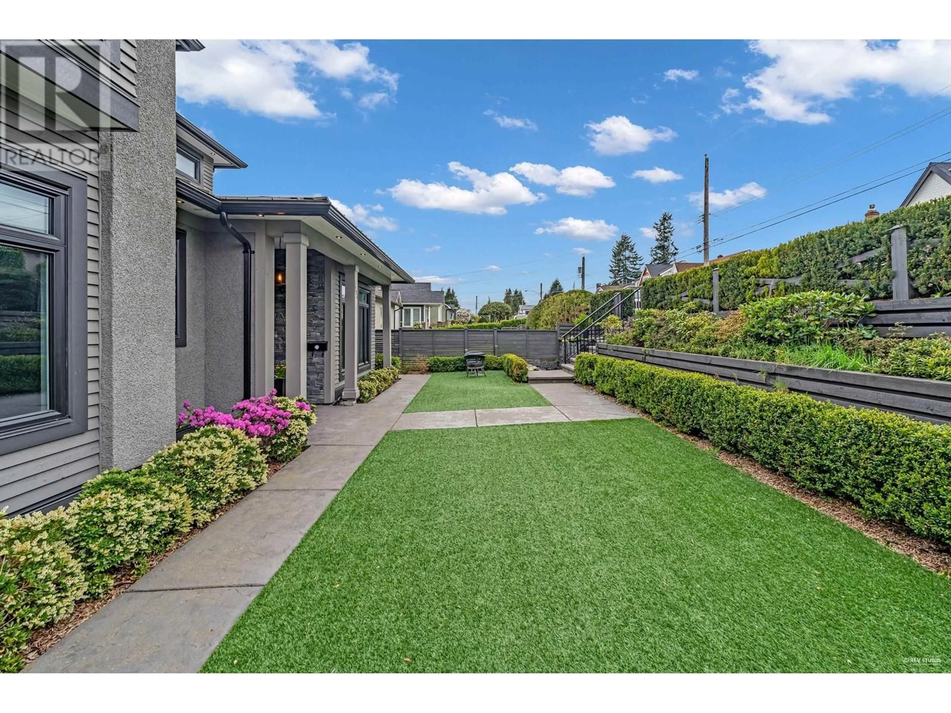 Patio, street for 1706 NANAIMO STREET, New Westminster British Columbia V3M2G6