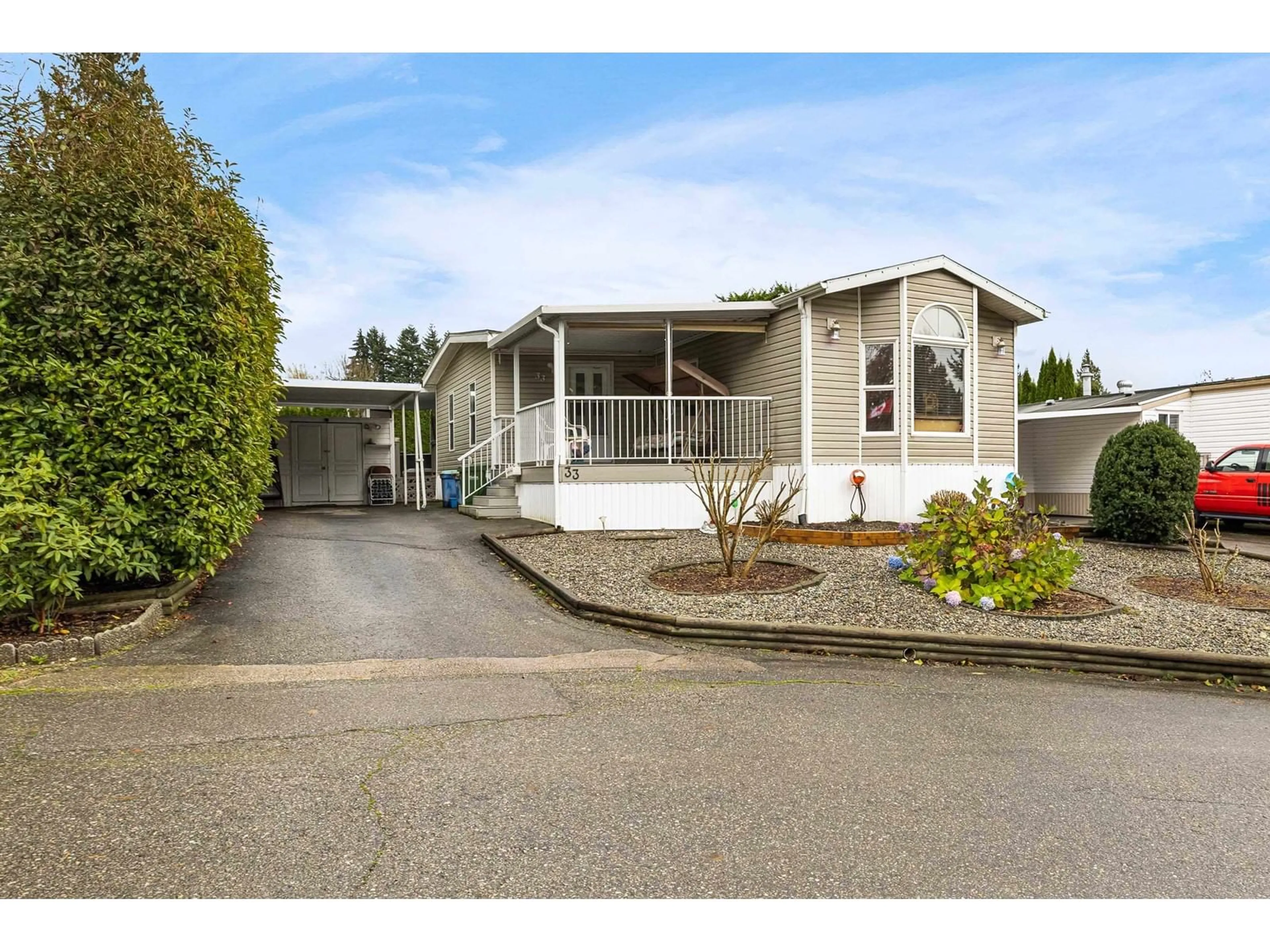 Home with vinyl exterior material, street for 33 - 2035 MARTENS, Abbotsford British Columbia V2T6M4