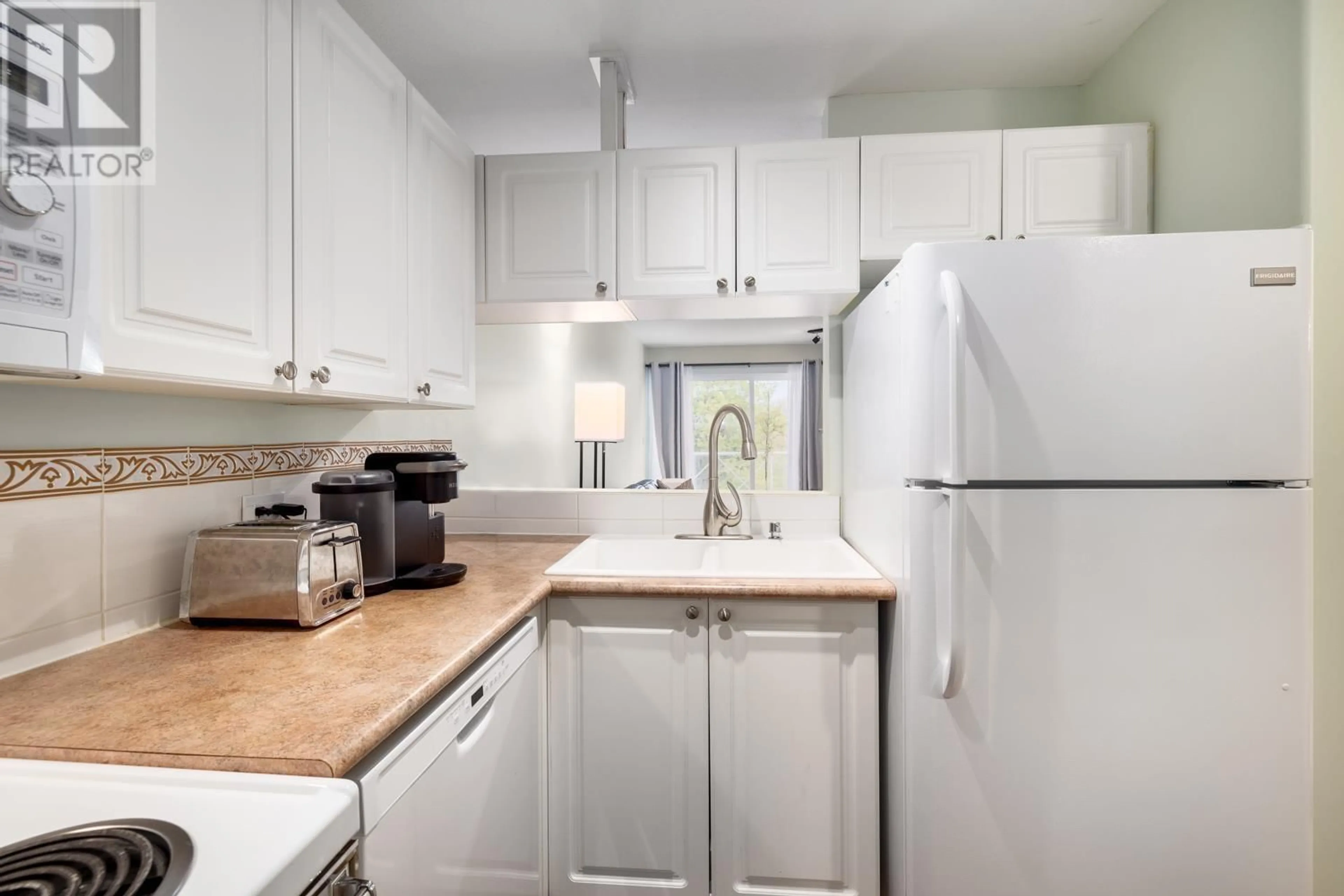 Standard kitchen, unknown for PH2 - 5788 VINE STREET, Vancouver British Columbia V6M4L8