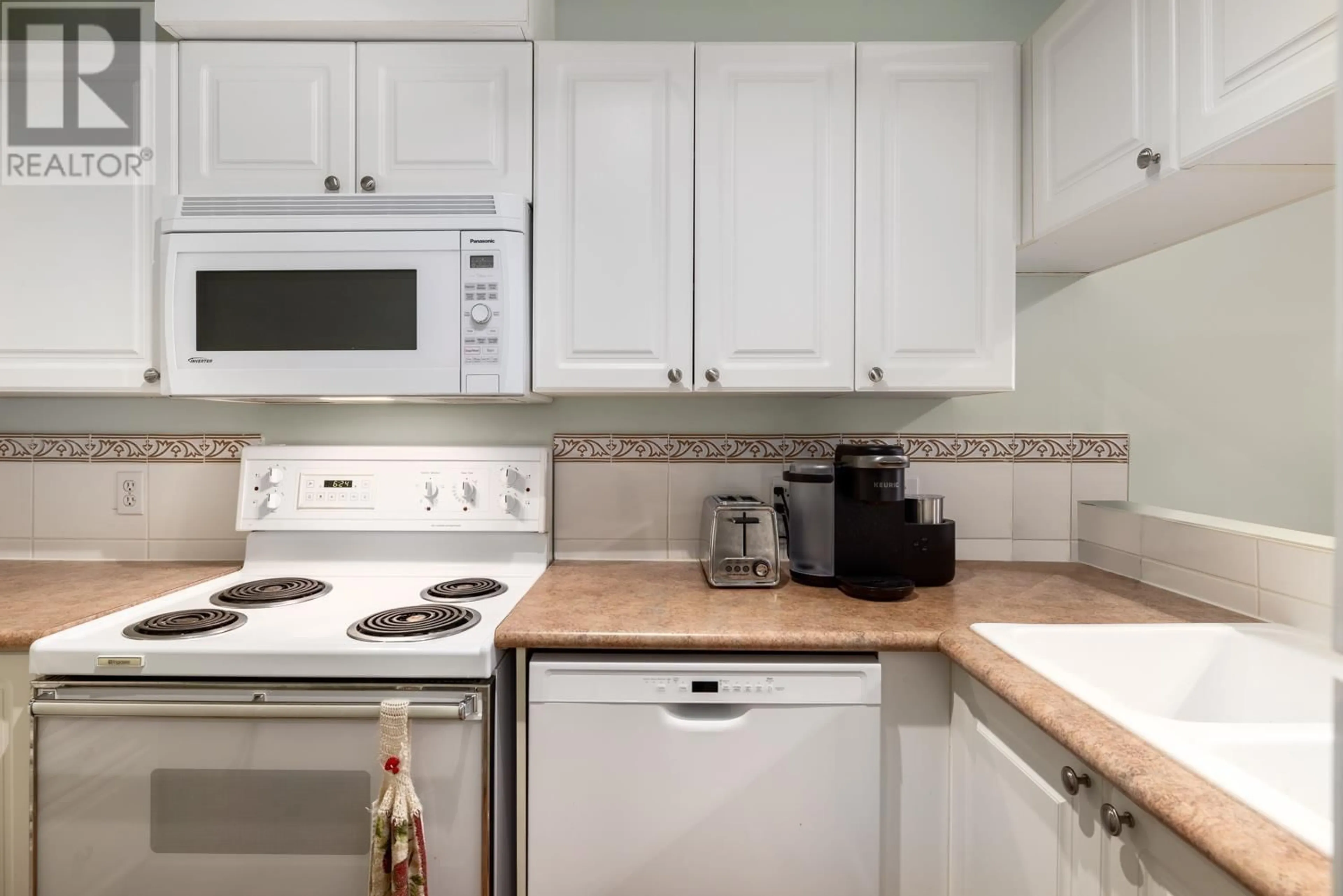 Standard kitchen, unknown for PH2 - 5788 VINE STREET, Vancouver British Columbia V6M4L8