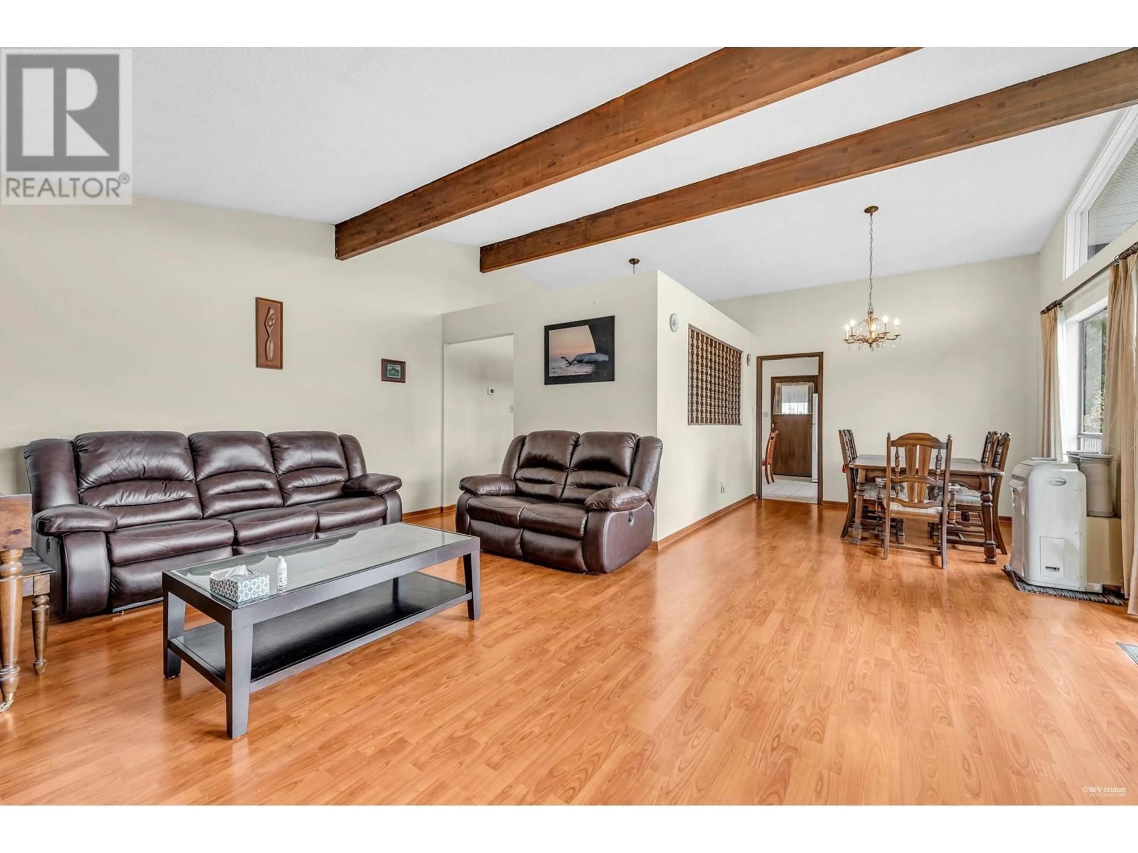 Living room with furniture, wood/laminate floor for 10671 ANAHIM DRIVE, Richmond British Columbia V7A3C6