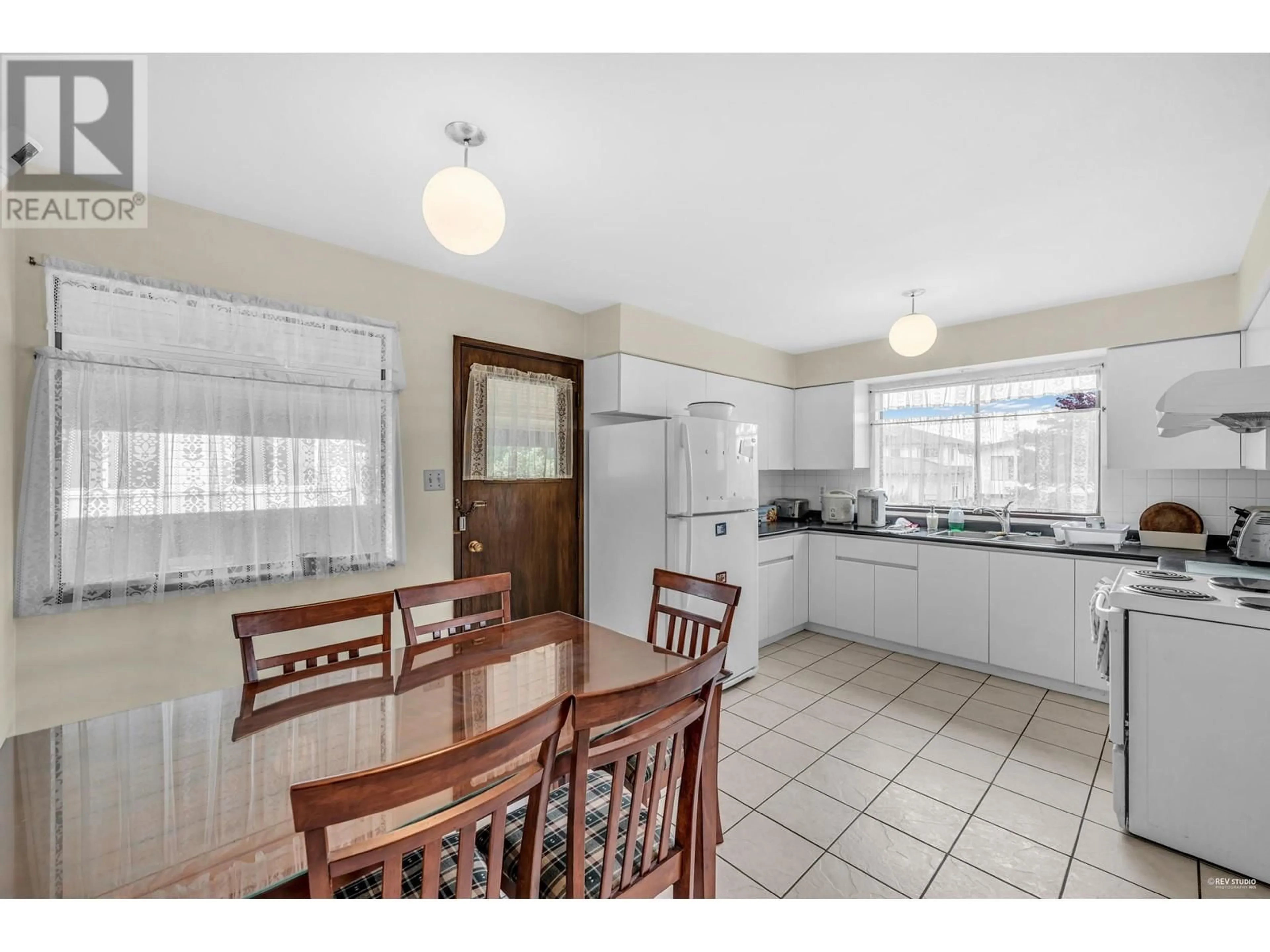 Standard kitchen, ceramic/tile floor for 10671 ANAHIM DRIVE, Richmond British Columbia V7A3C6