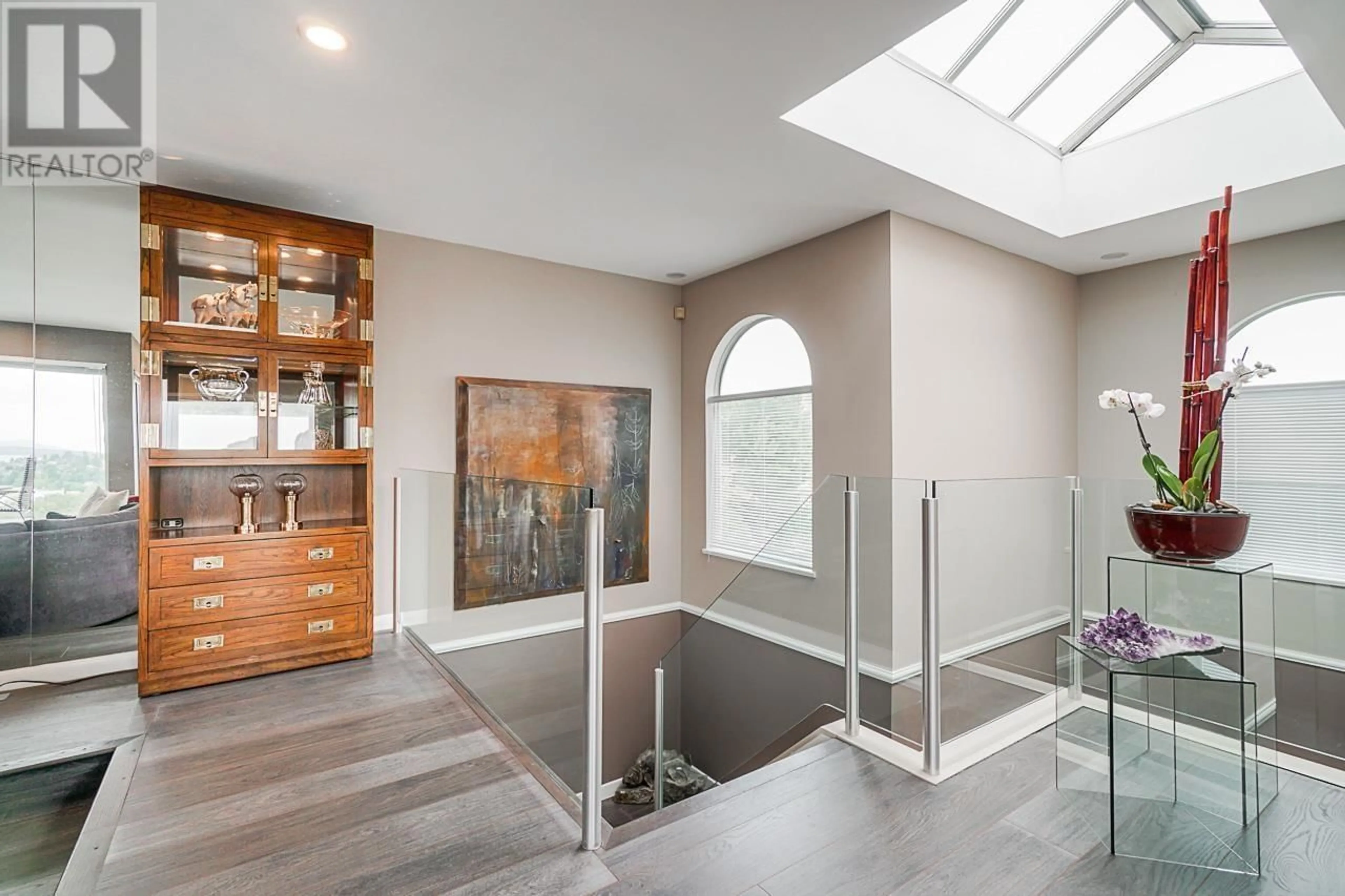 Contemporary bathroom, ceramic/tile floor for 4863 CAMBRIDGE STREET, Burnaby British Columbia V5C1H9