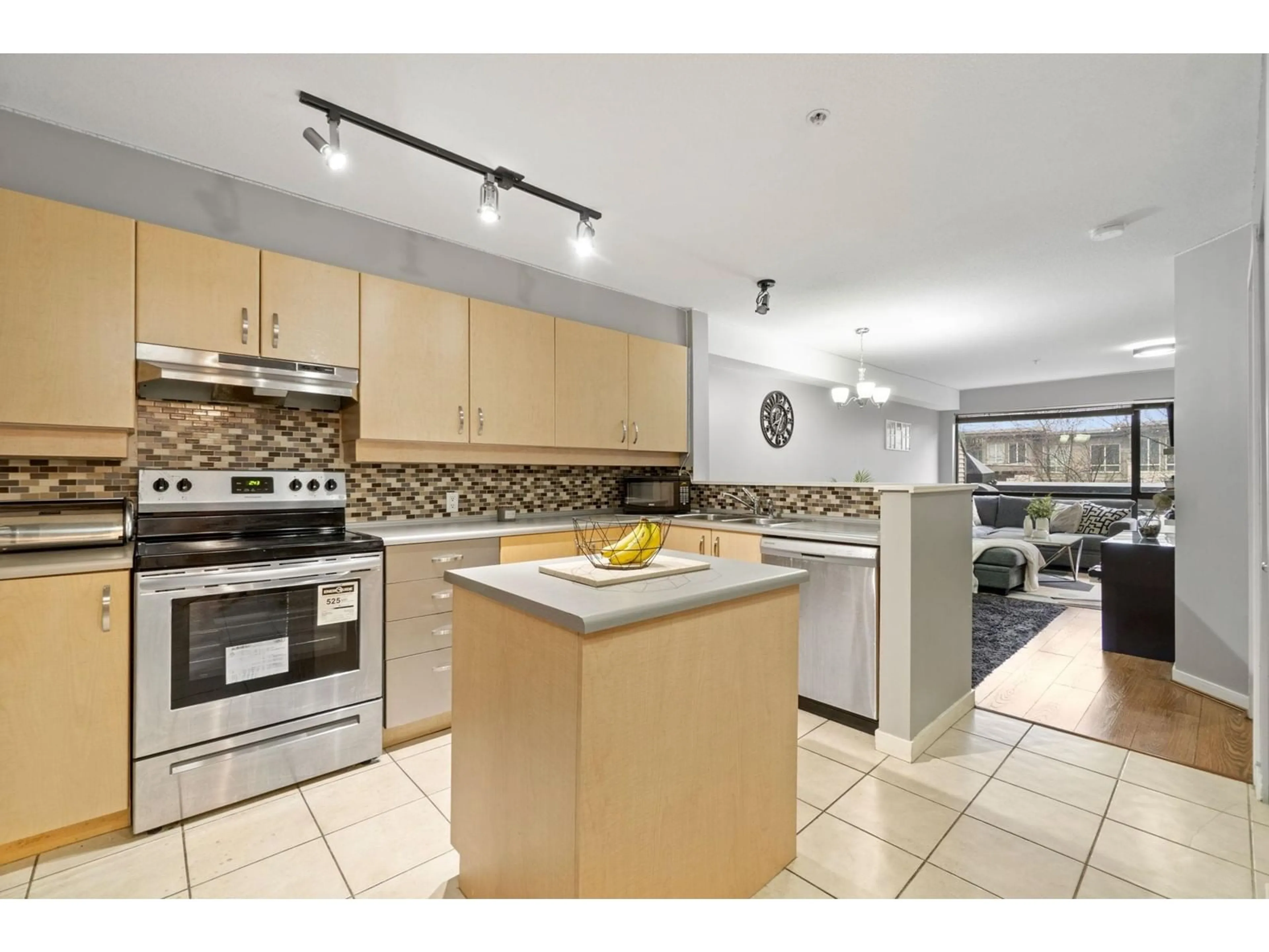 Unknown for 208 - 10866 CITY, Surrey British Columbia V3T5W9