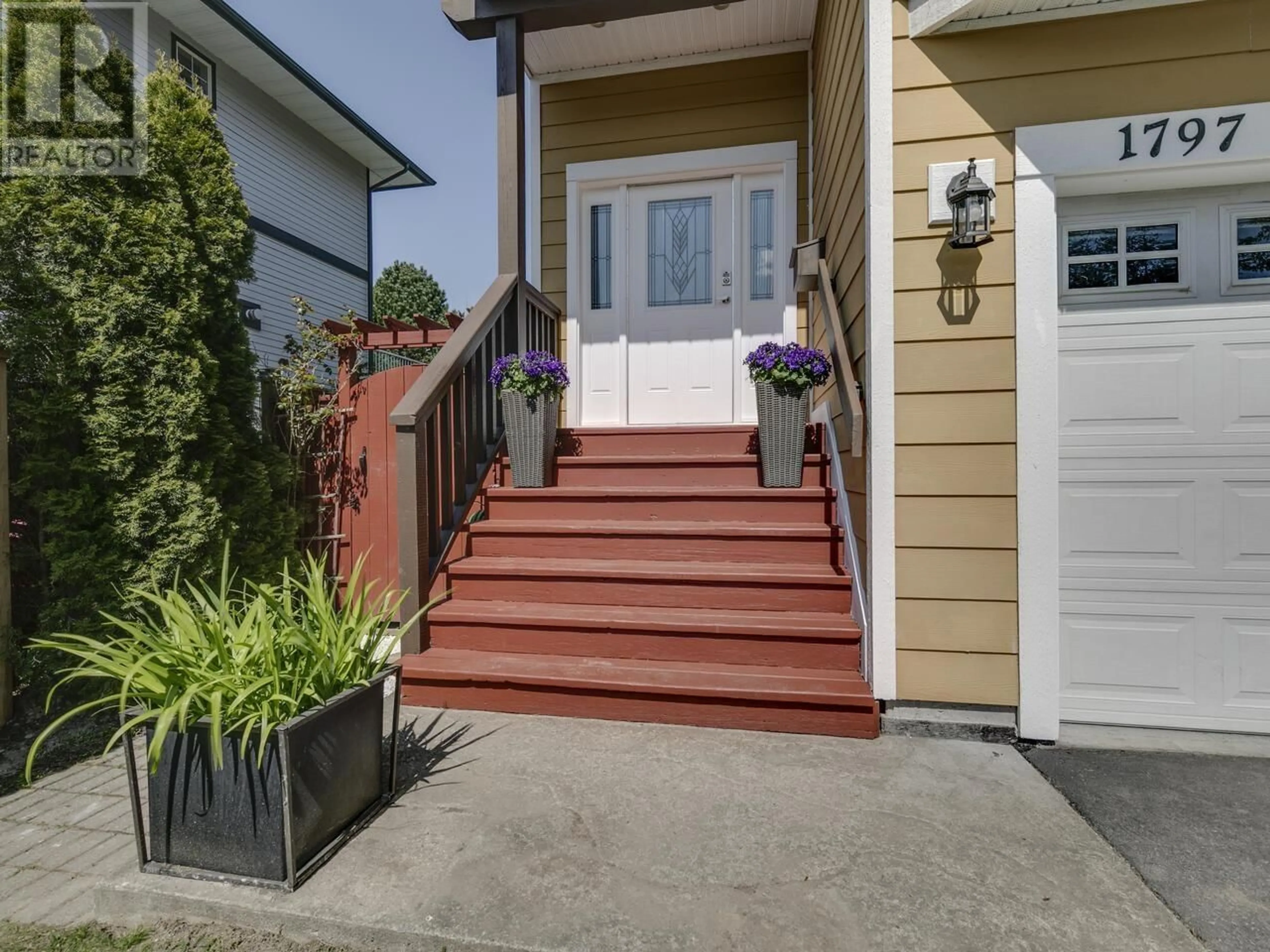 Indoor entryway for 1797 HARRIS ROAD, Squamish British Columbia V0N1T0