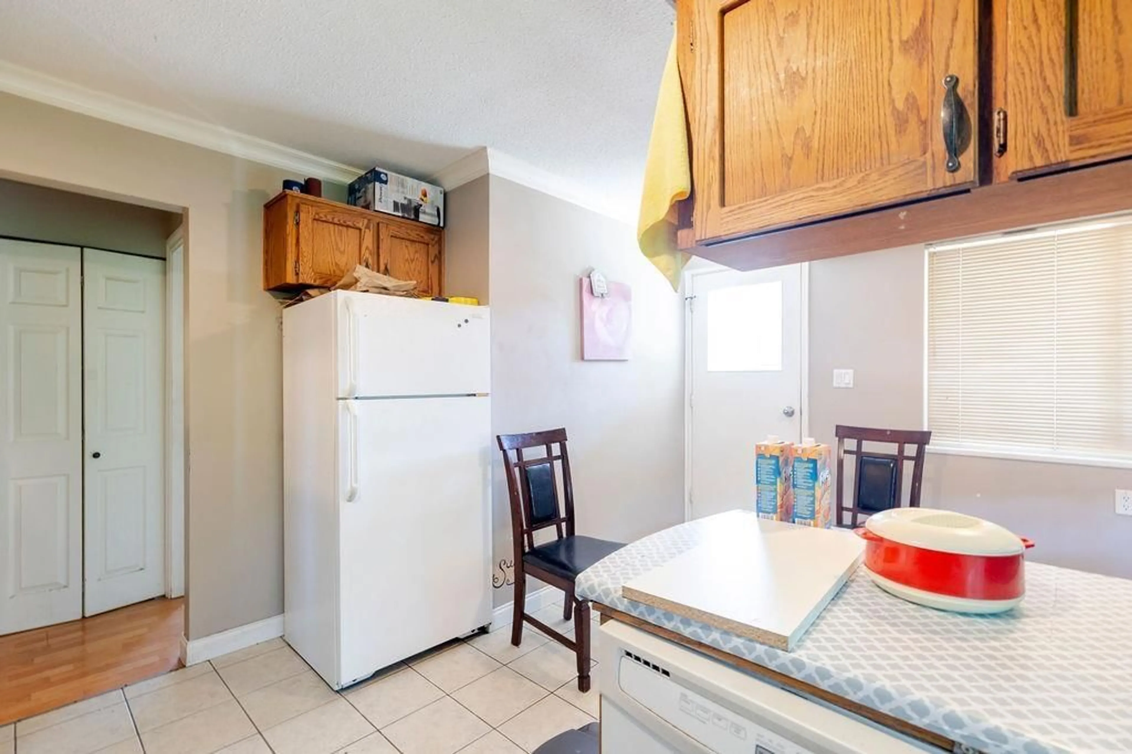 Standard kitchen, unknown for 6968 BISON, Delta British Columbia V4E2C2
