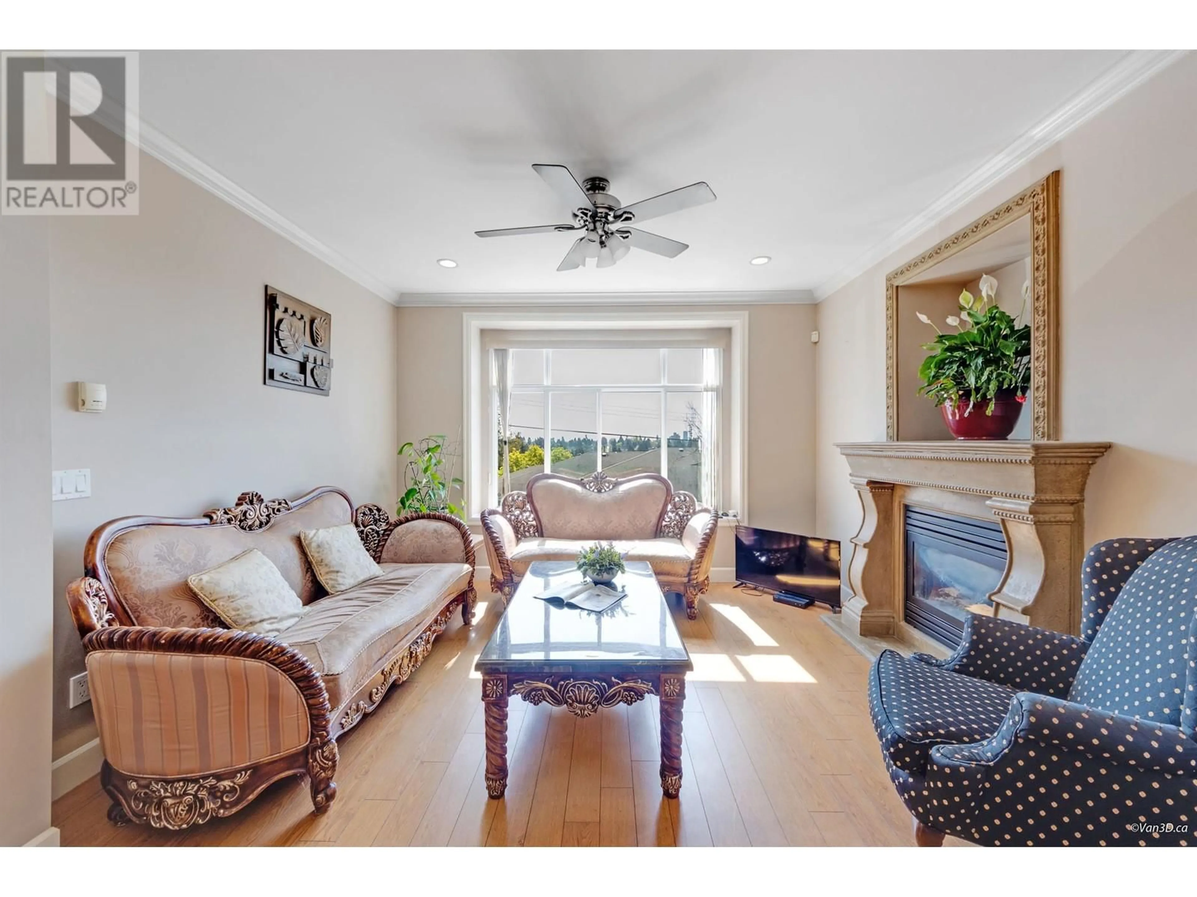 Living room with furniture, unknown for 7987 13TH AVENUE, Burnaby British Columbia V3N2E8