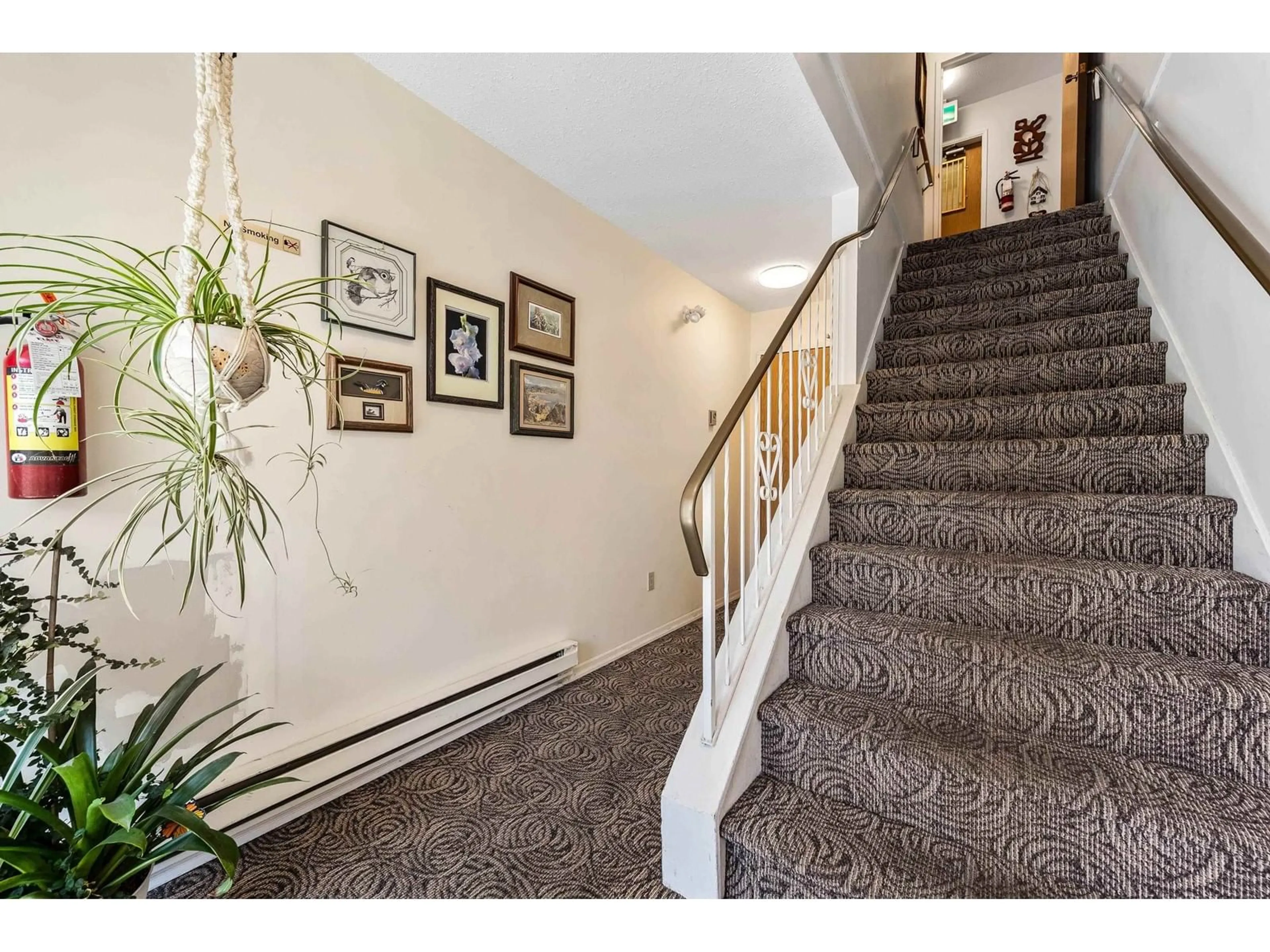 Indoor foyer for 207 - 2853 BOURQUIN WEST, Abbotsford British Columbia V2S6H6