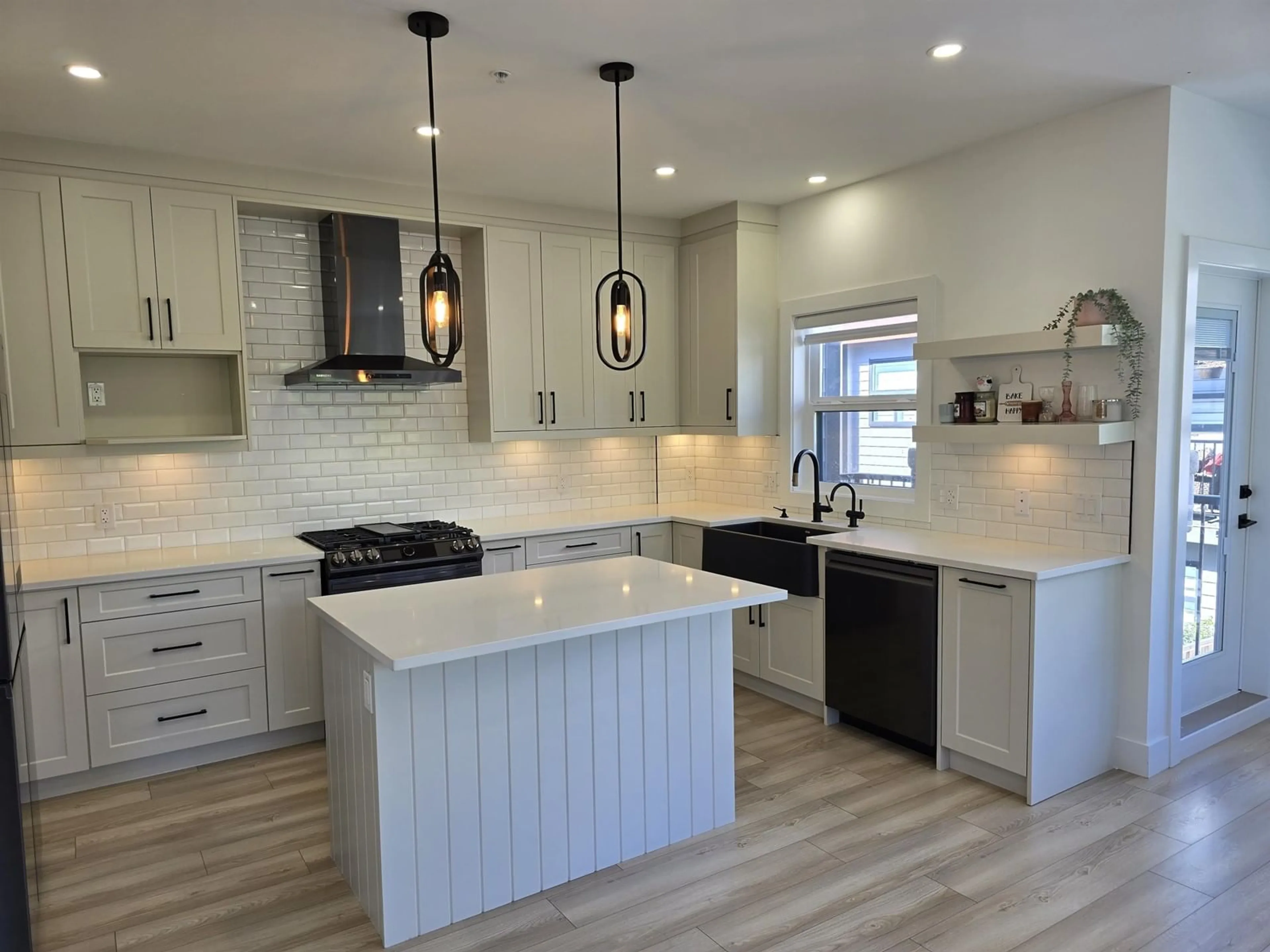 Open concept kitchen, ceramic/tile floor for 27 - 32970 TUNBRIDGE, Mission British Columbia V2V0K9
