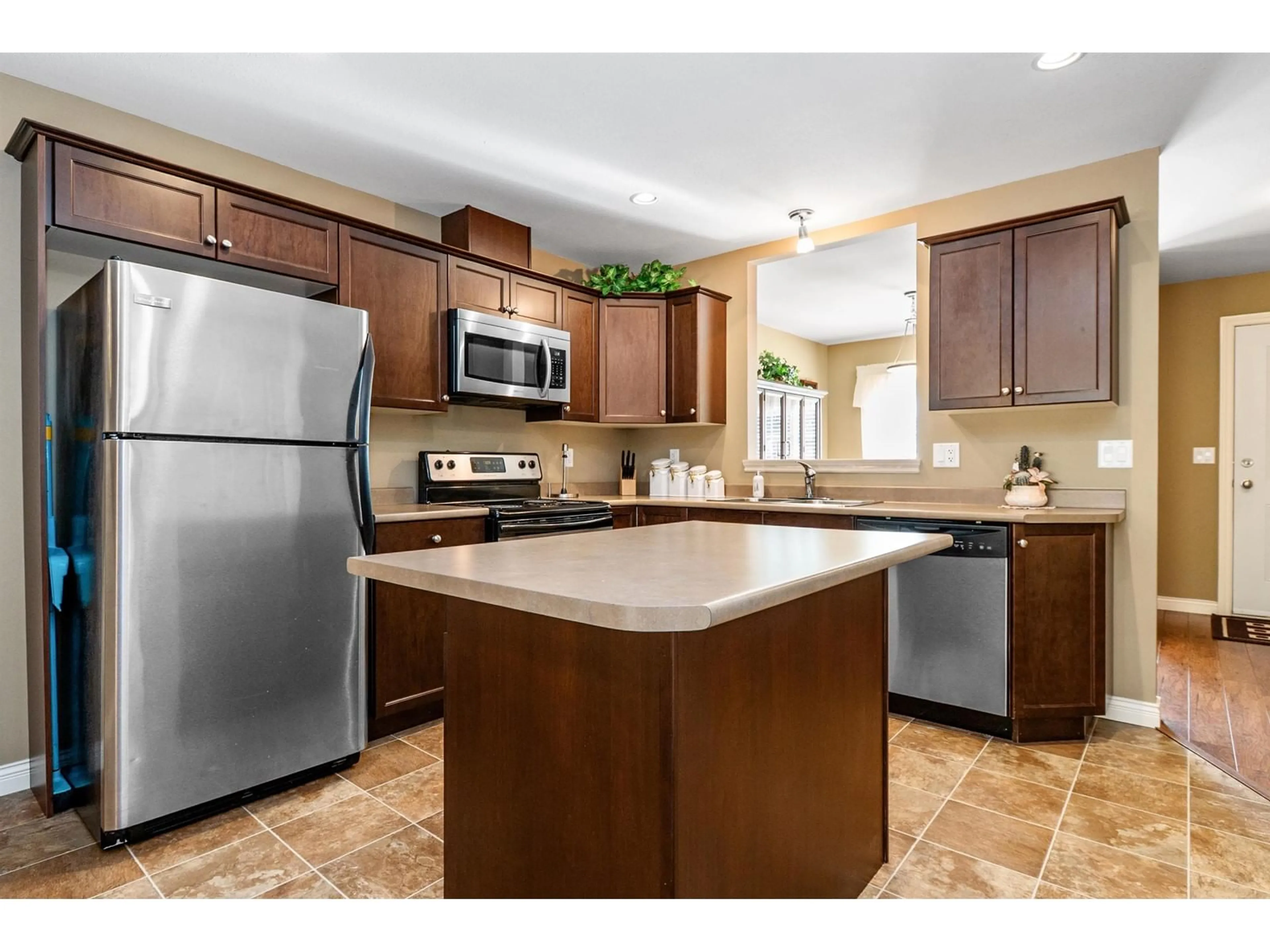 Open concept kitchen, unknown for 23 - 1175 7TH AVENUE, Hope British Columbia V0X1L4