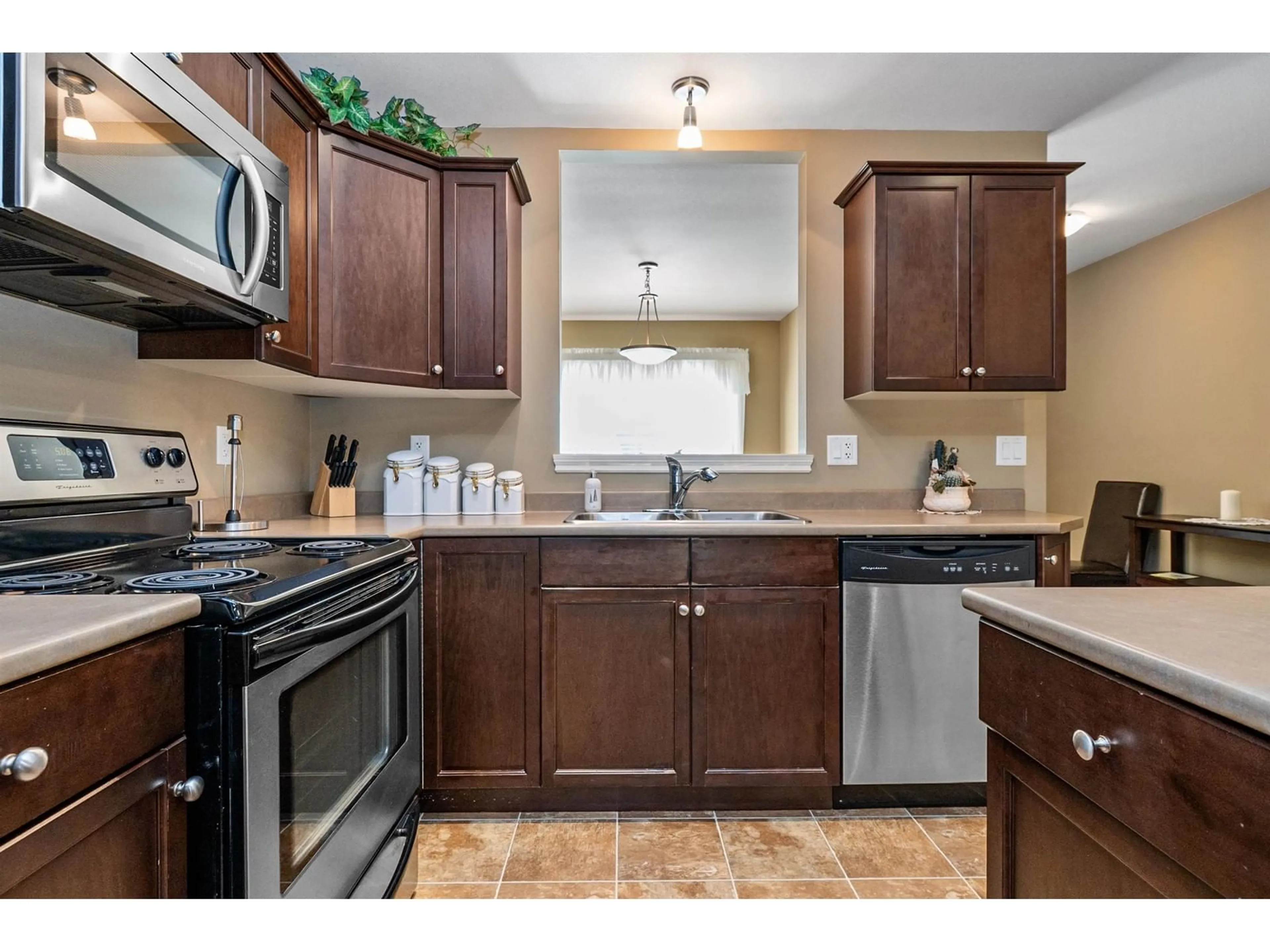 Standard kitchen, unknown for 23 - 1175 7TH AVENUE, Hope British Columbia V0X1L4