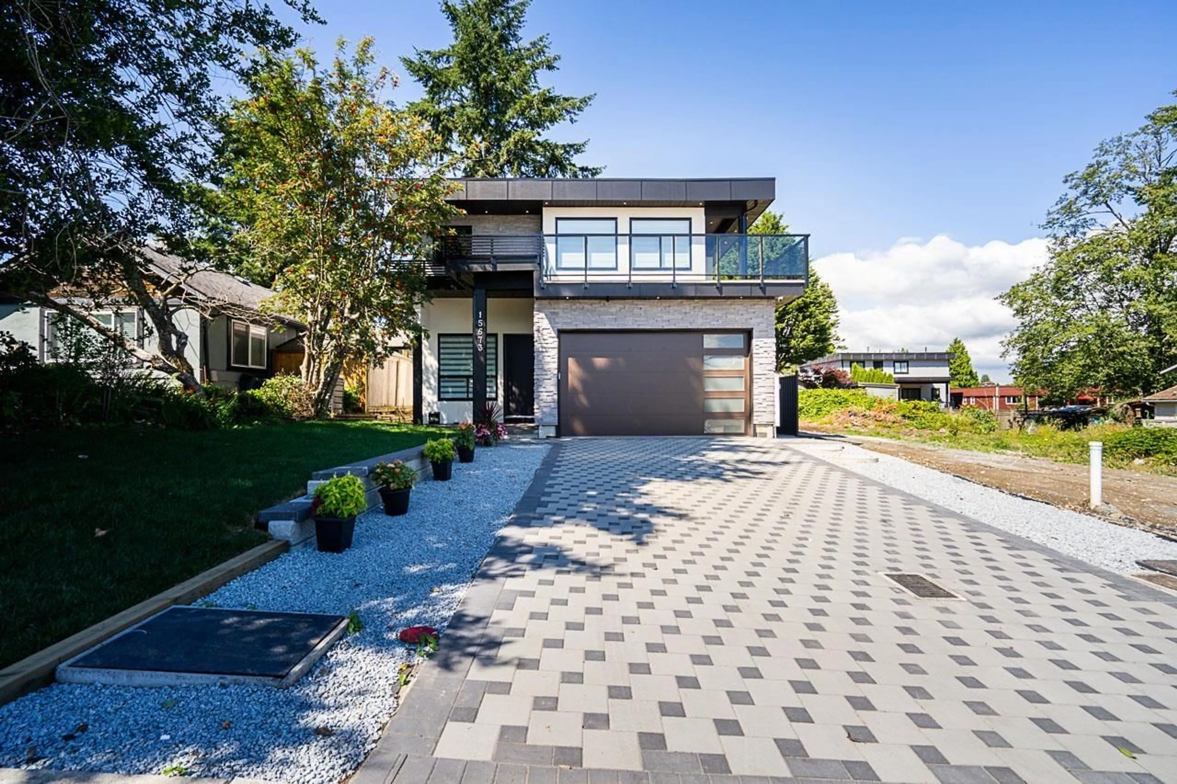 Home with brick exterior material, street for 15673 THRIFT, White Rock British Columbia V4B2M3