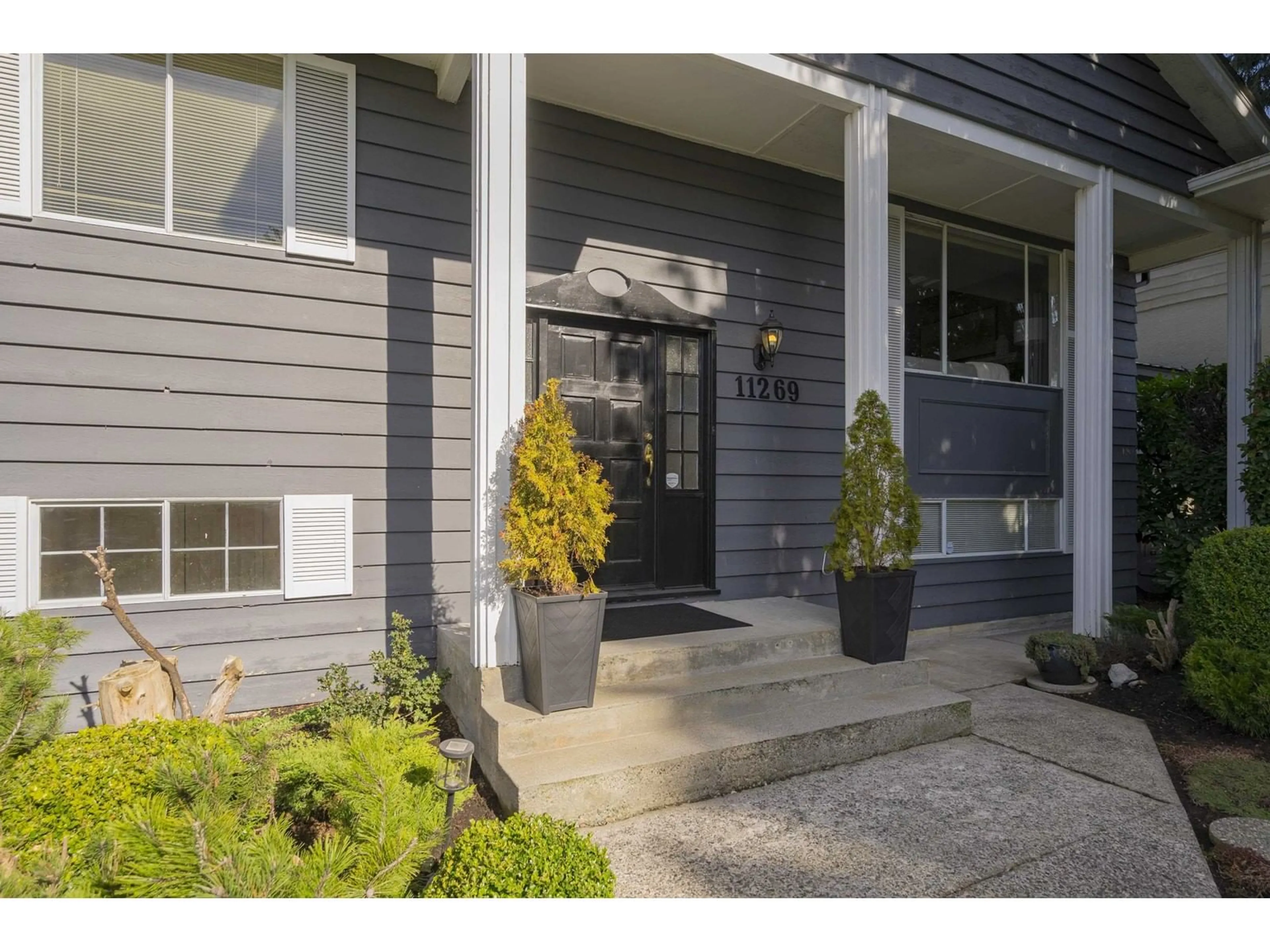 Indoor entryway for 11269 89, Delta British Columbia V4C3G2