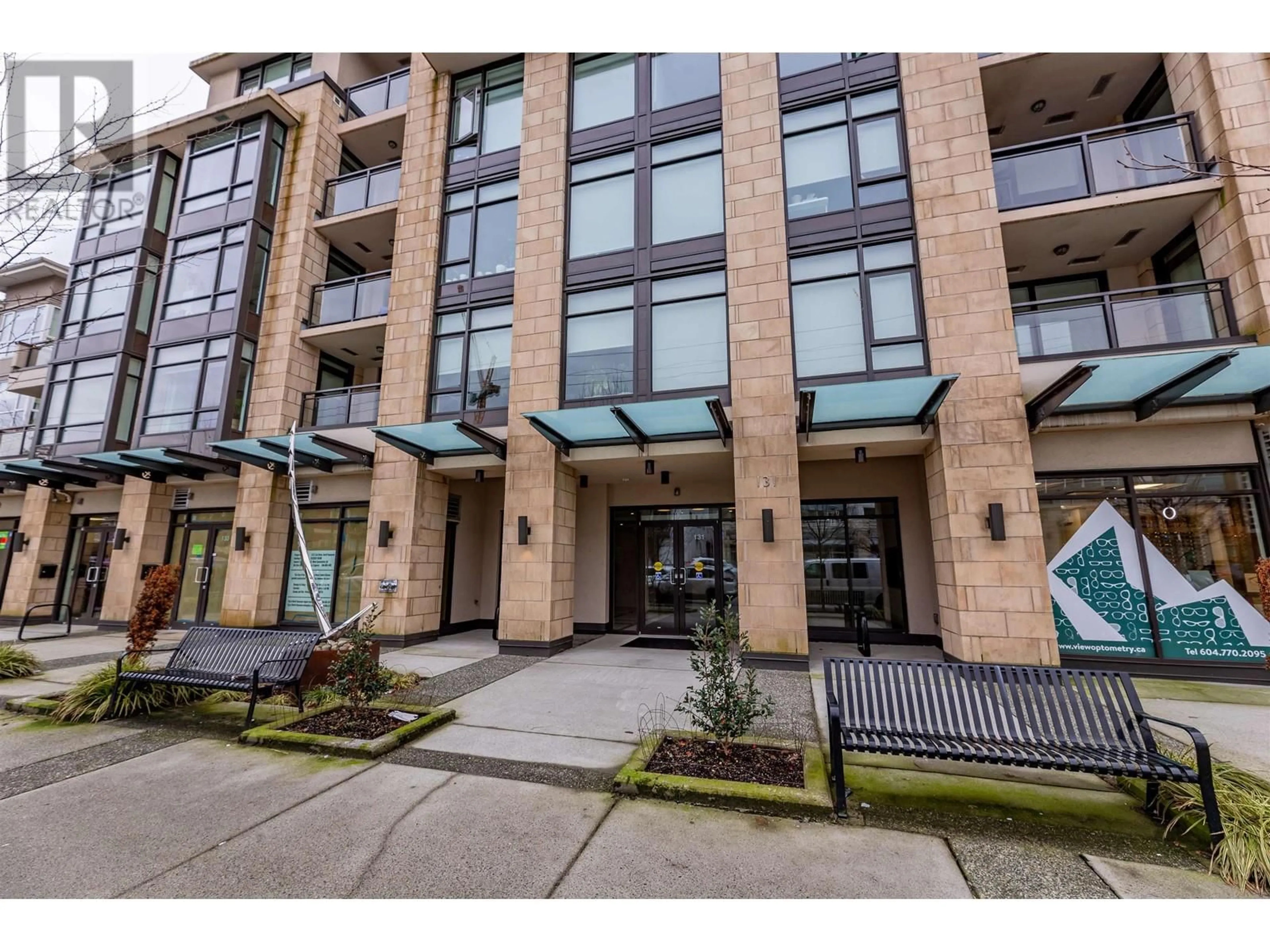 Indoor foyer for 506 - 131 3RD STREET, North Vancouver British Columbia V7L0E3