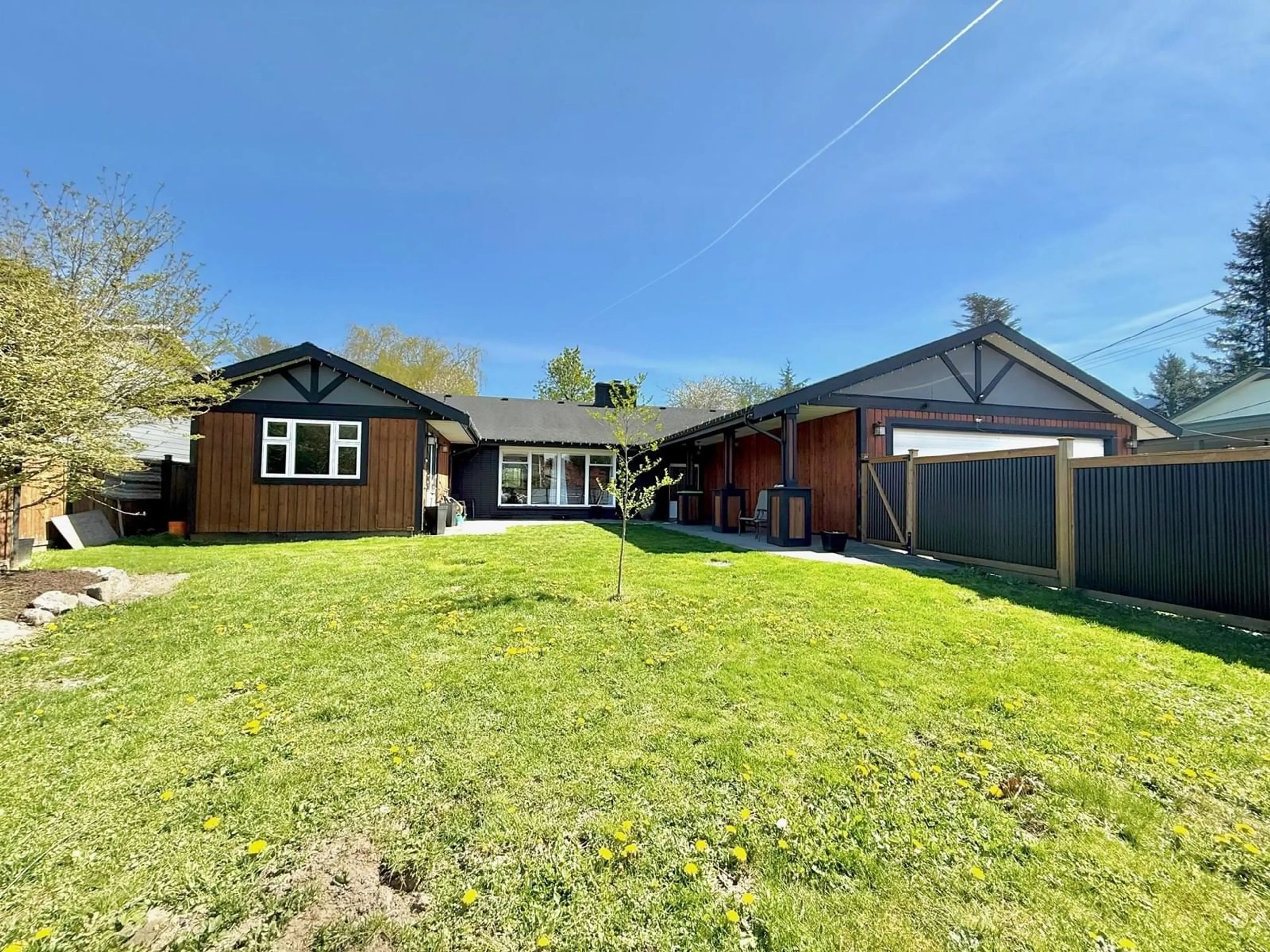 A pic from outside/outdoor area/front of a property/back of a property/a pic from drone, street for 46182 GRIFFIN DRIVE, Chilliwack British Columbia V2R4C8
