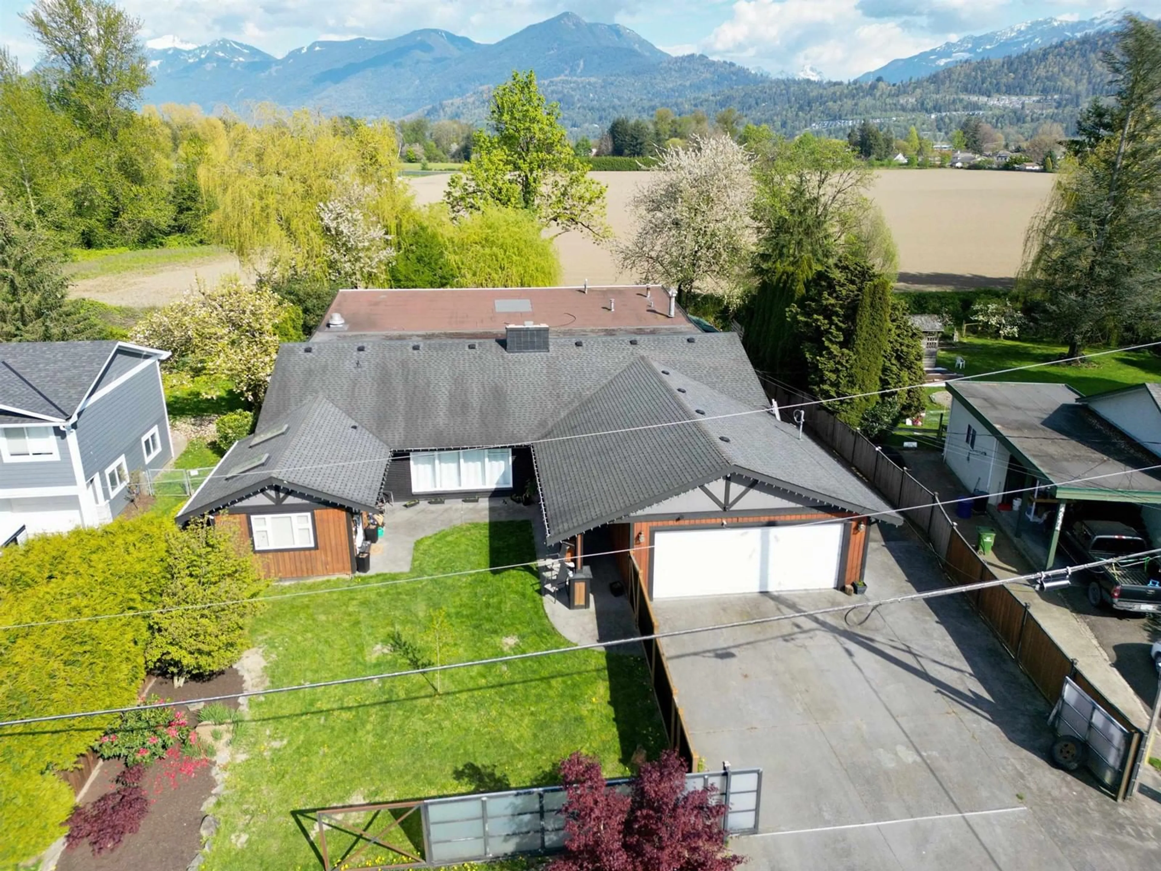 A pic from outside/outdoor area/front of a property/back of a property/a pic from drone, mountain view for 46182 GRIFFIN DRIVE, Chilliwack British Columbia V2R4C8