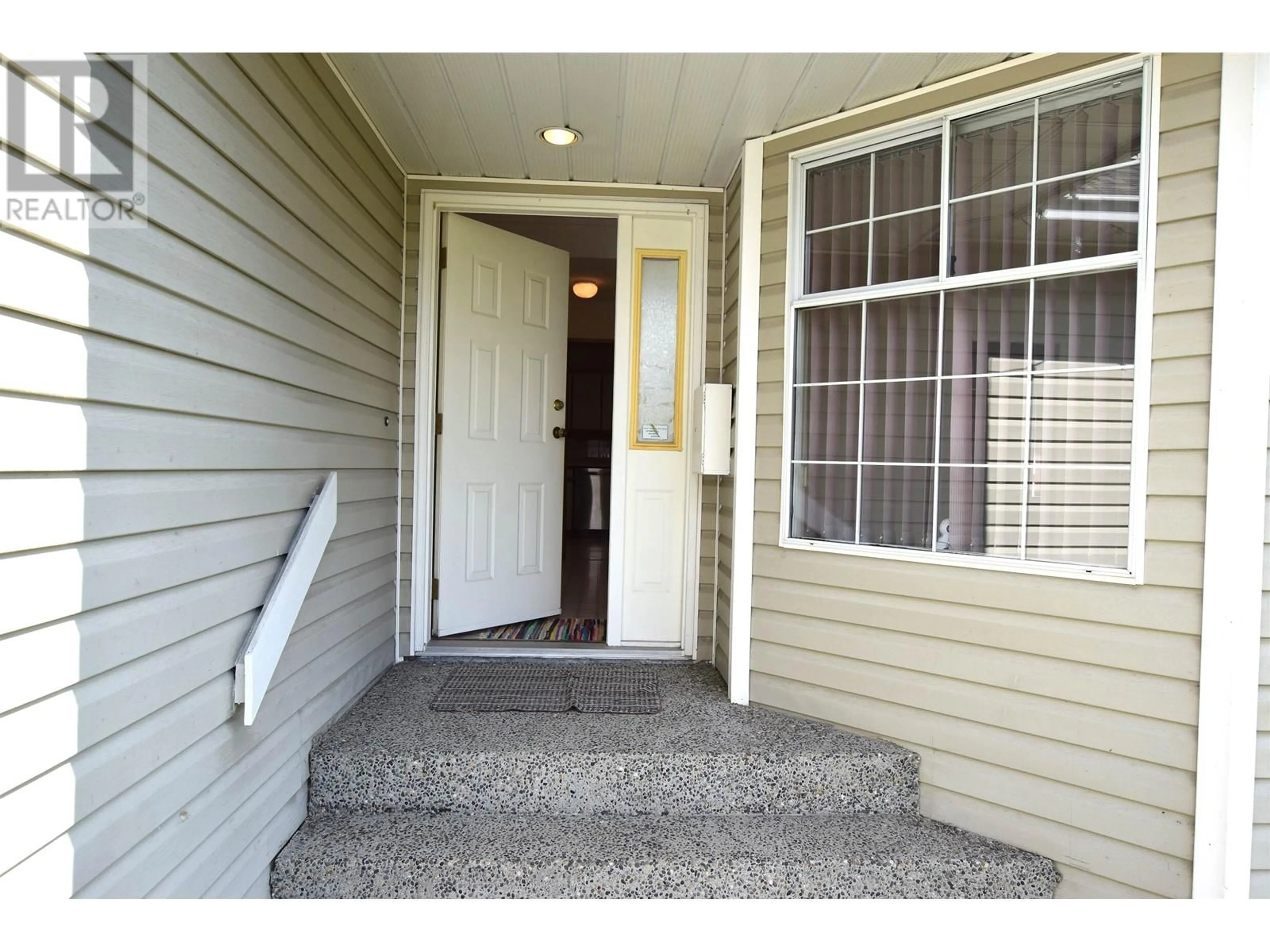 Indoor entryway for 1145 WOODBINE PLACE, Coquitlam British Columbia V3B7A1