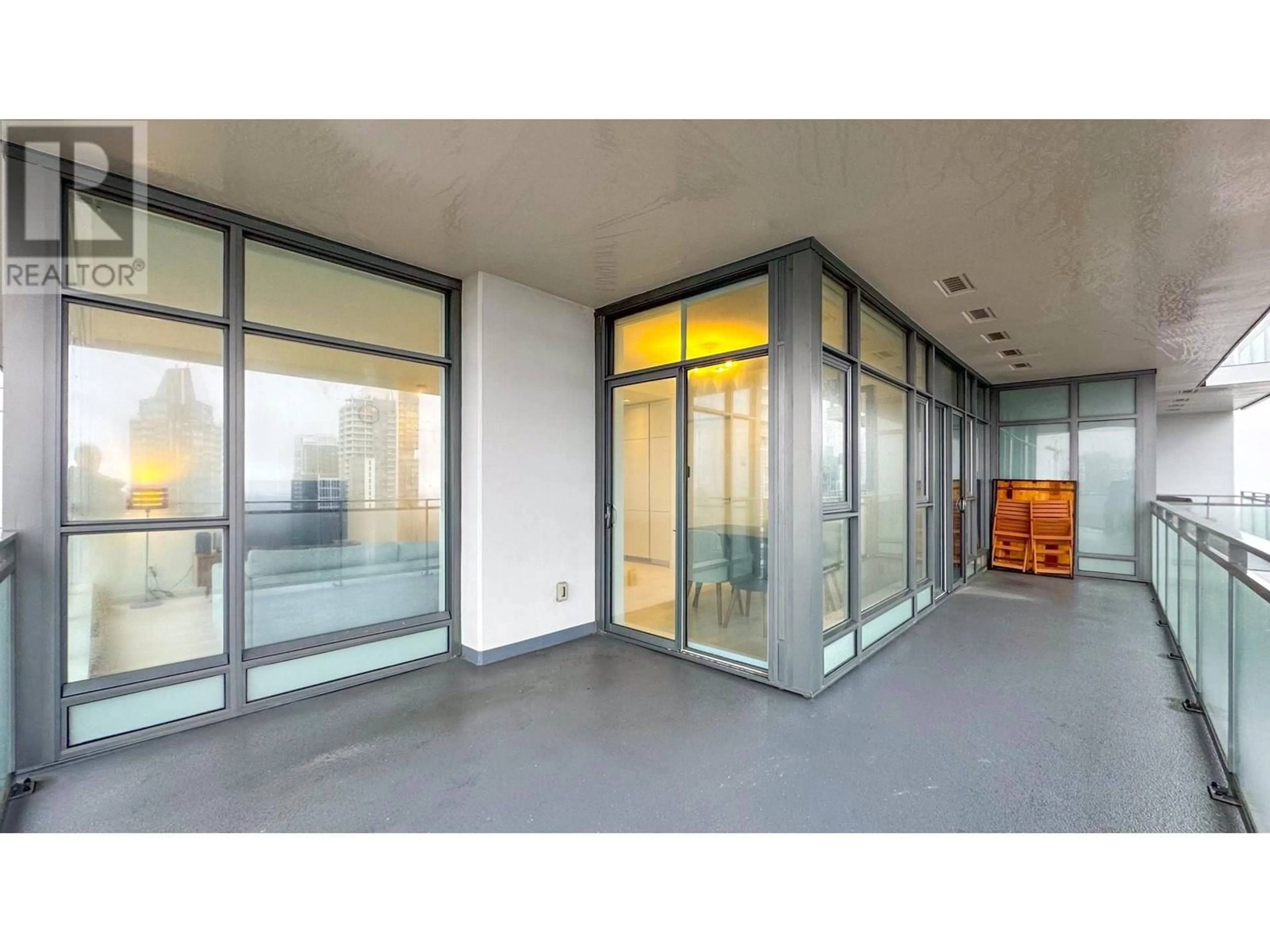 Indoor foyer for 3705 - 6098 STATION STREET, Burnaby British Columbia V5H0H4