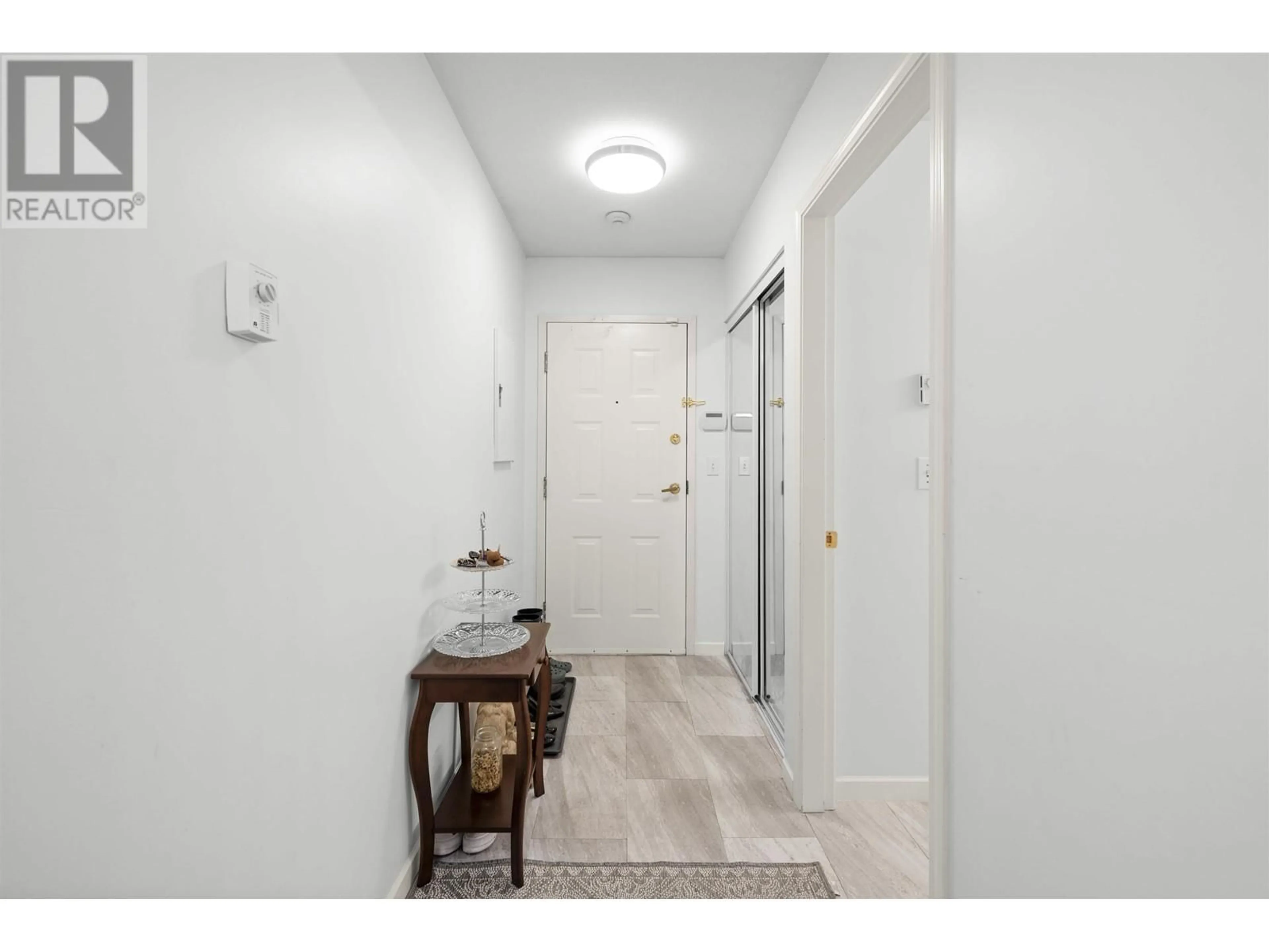 Indoor entryway for 124 - 217 BEGIN STREET, Coquitlam British Columbia V3K4V4