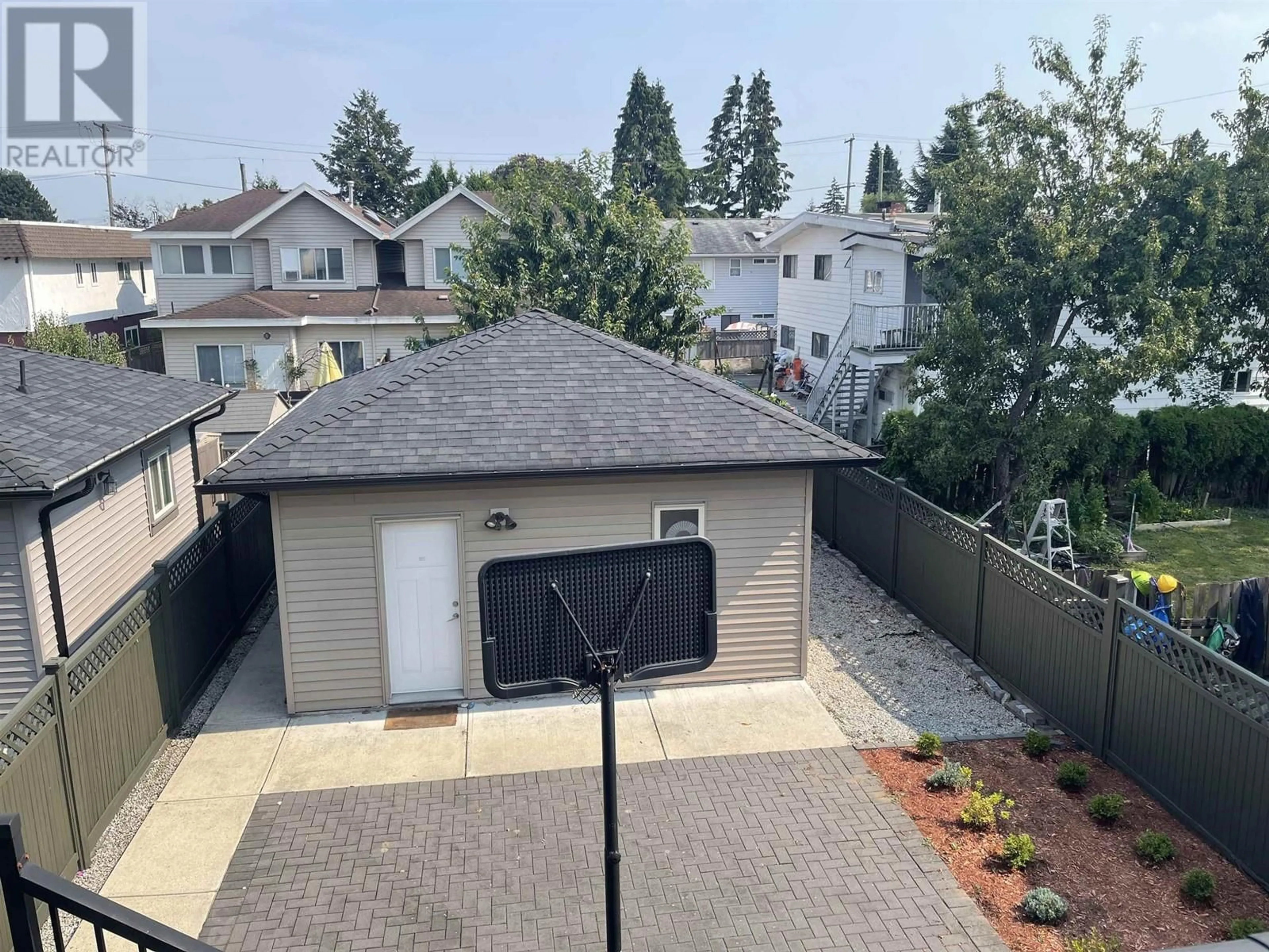 A pic from outside/outdoor area/front of a property/back of a property/a pic from drone, unknown for 7348 11TH AVENUE, Burnaby British Columbia V3N2N1