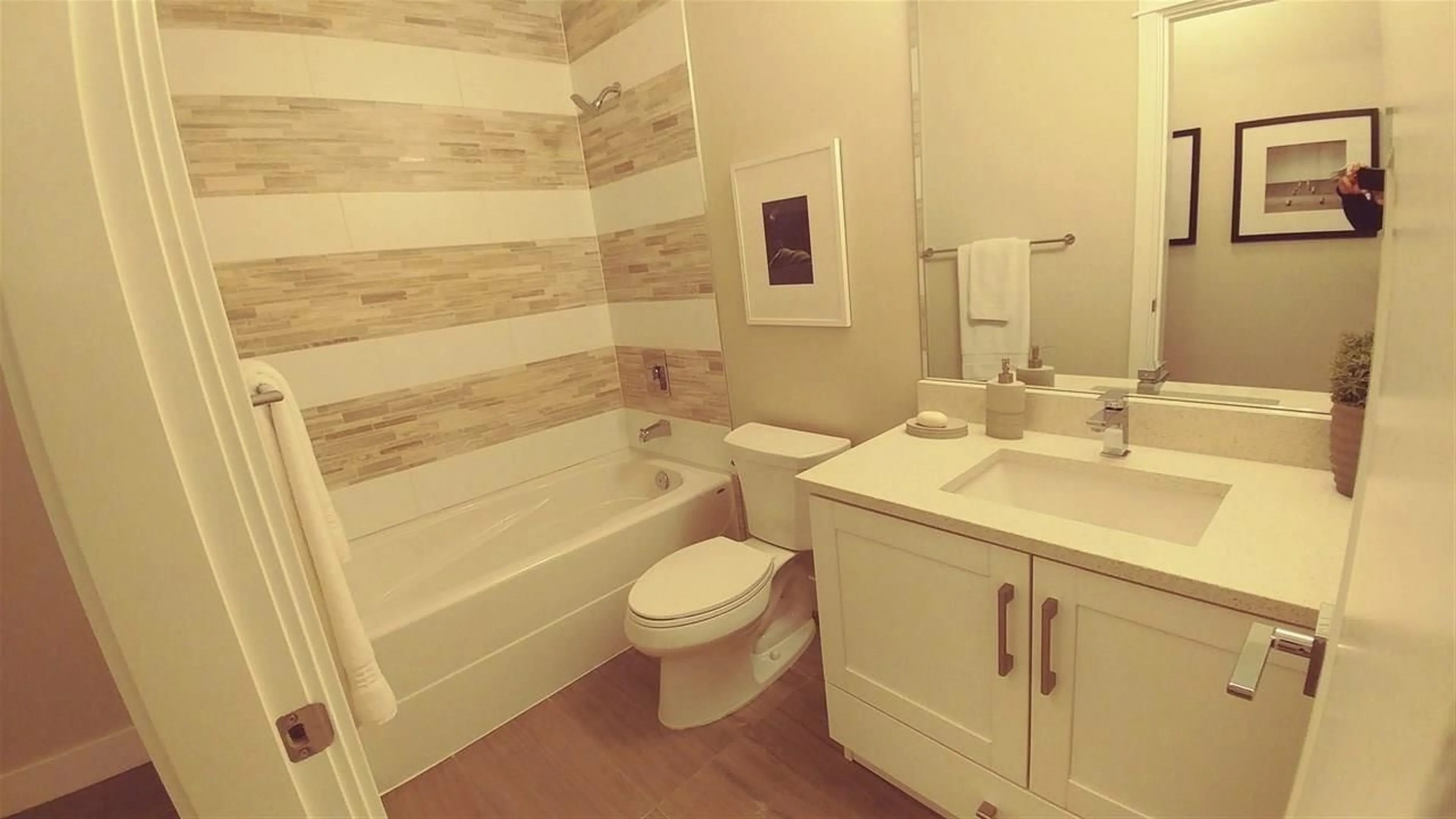Standard bathroom, unknown for 213 - 5020 221, Langley British Columbia V2Y0V5
