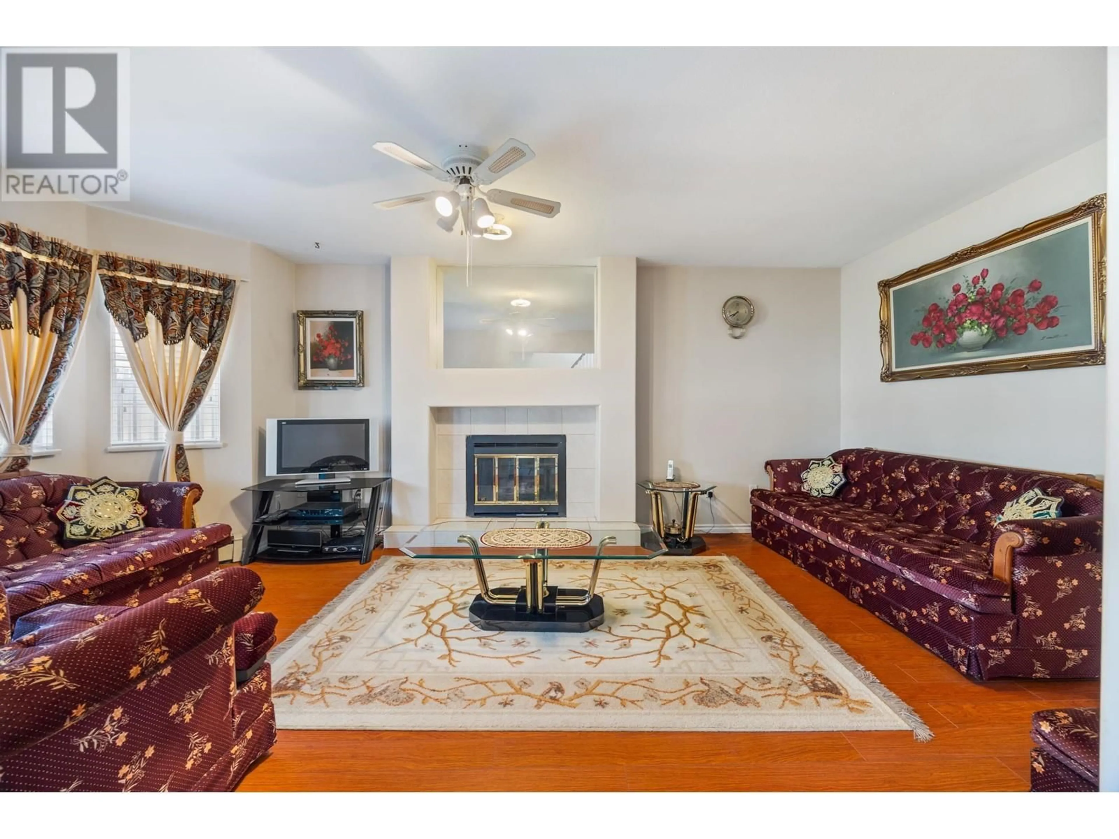 Living room with furniture, unknown for 7688 17TH AVENUE, Burnaby British Columbia V3N1L7