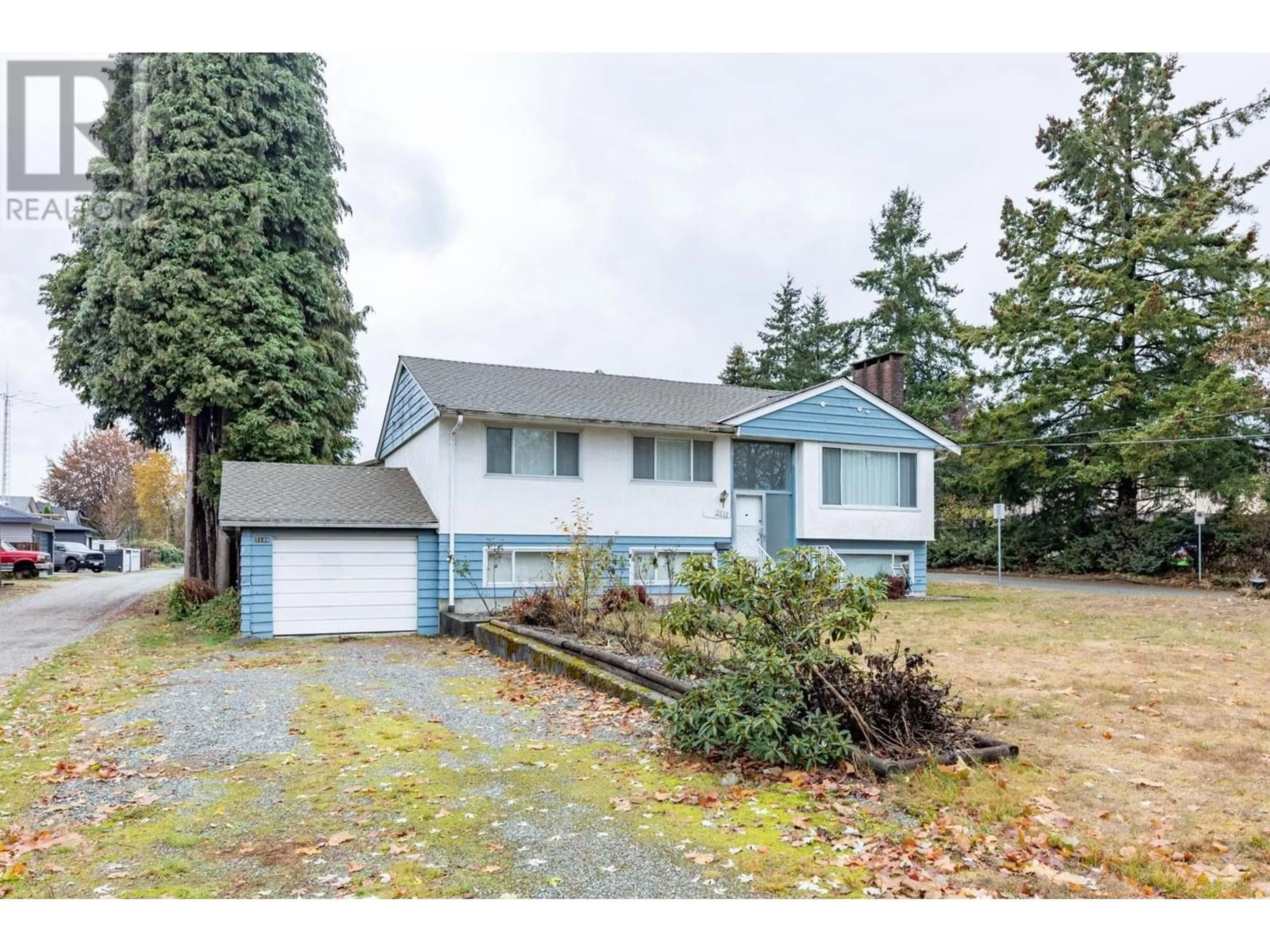 Home with vinyl exterior material, street for 3141 YORK STREET, Port Coquitlam British Columbia V3B4A7