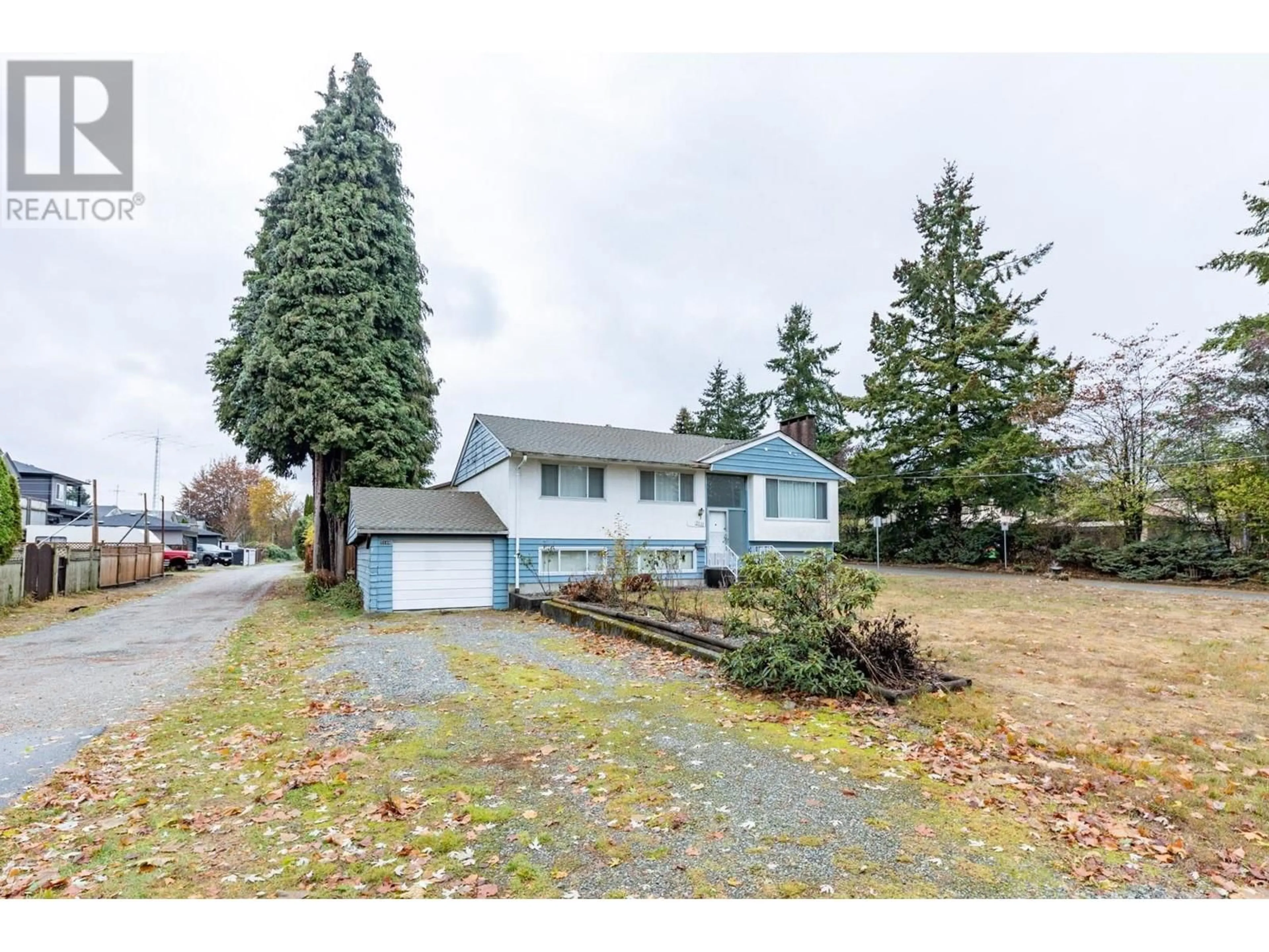 A pic from outside/outdoor area/front of a property/back of a property/a pic from drone, street for 3141 YORK STREET, Port Coquitlam British Columbia V3B4A7