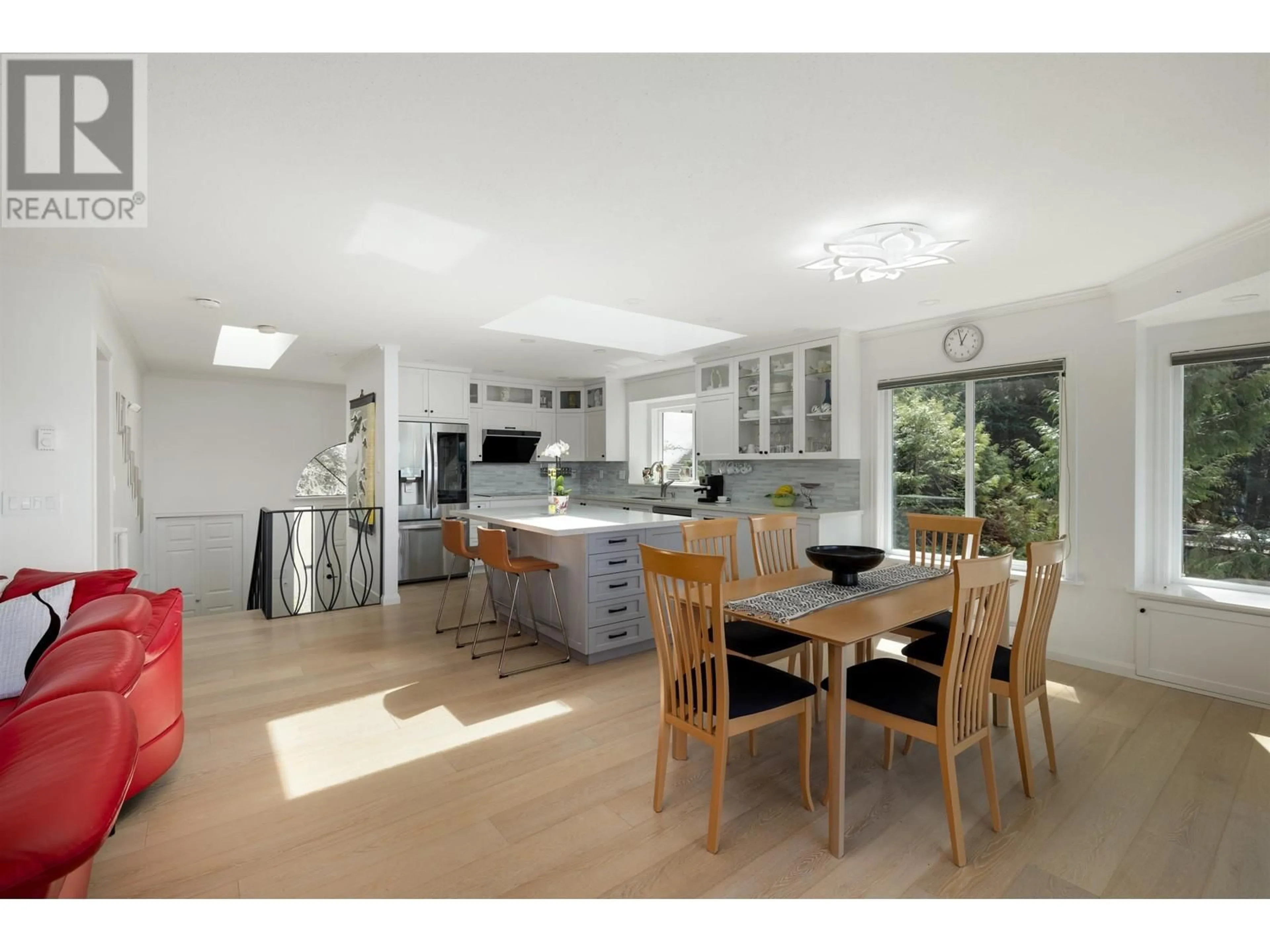 Open concept kitchen, unknown for 250 KELVIN GROVE WAY, Lions Bay British Columbia V0N2E0