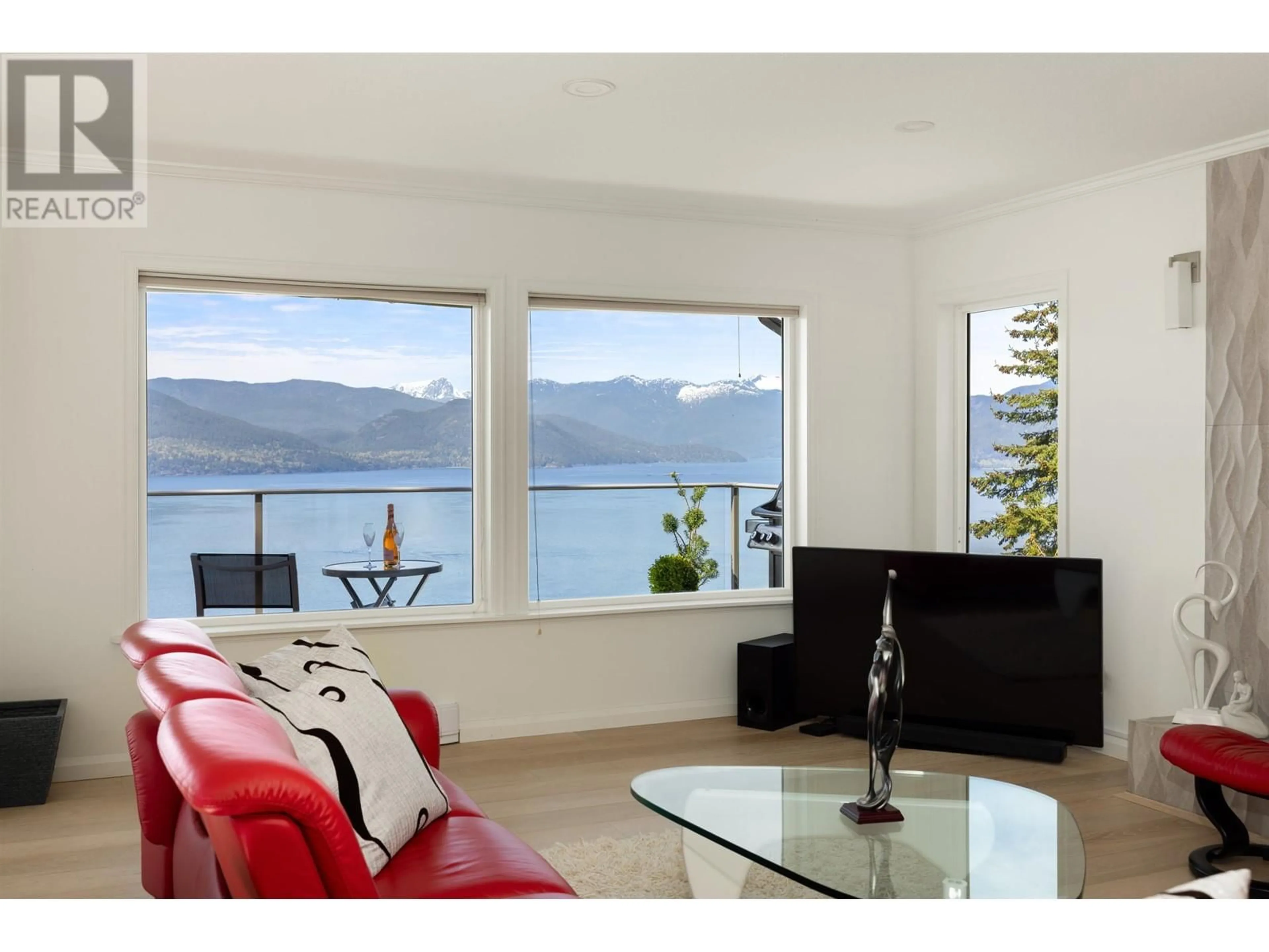 Living room with furniture, unknown for 250 KELVIN GROVE WAY, Lions Bay British Columbia V0N2E0