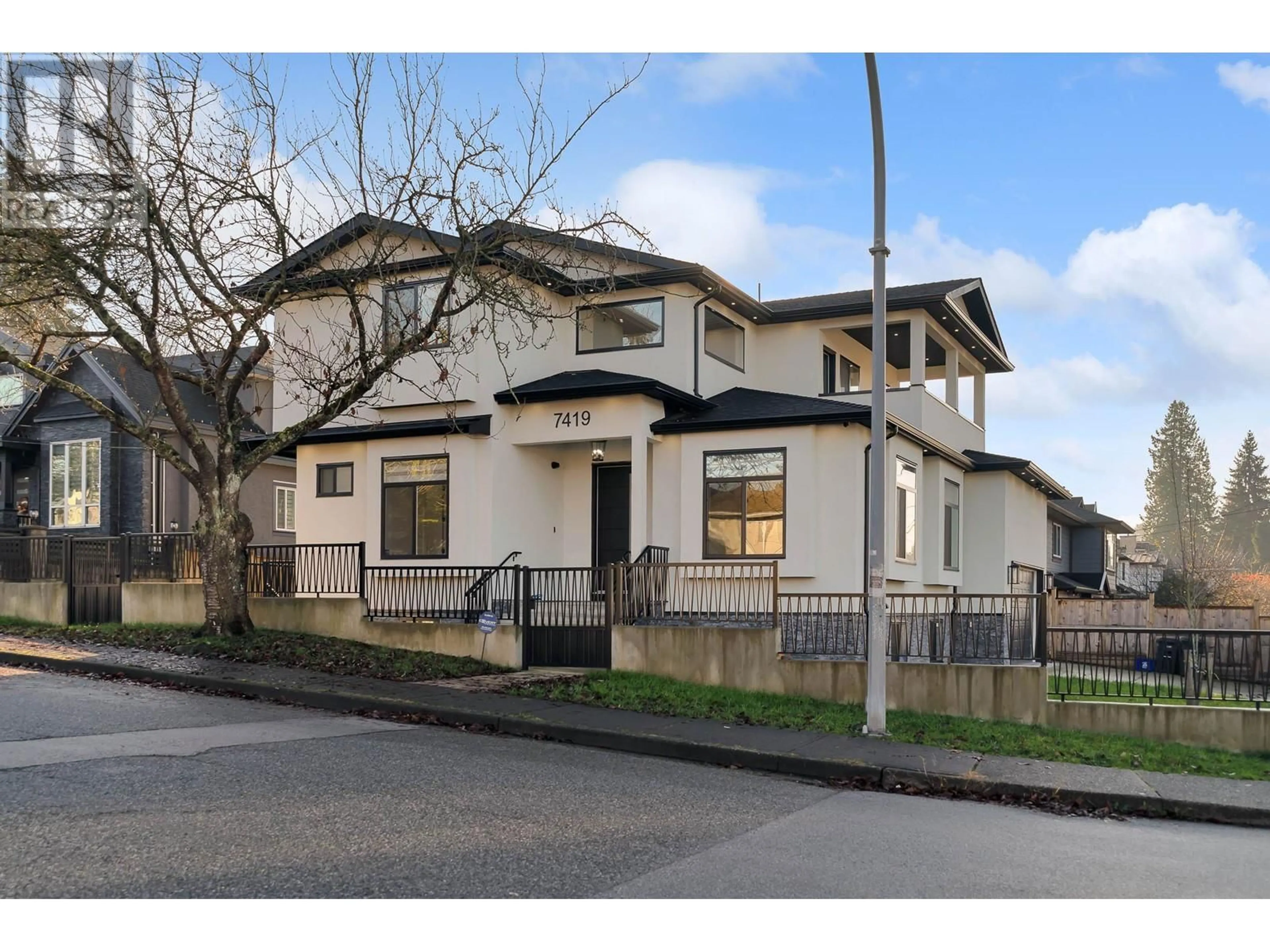 Unknown for 7419 1ST STREET, Burnaby British Columbia V3N3S9
