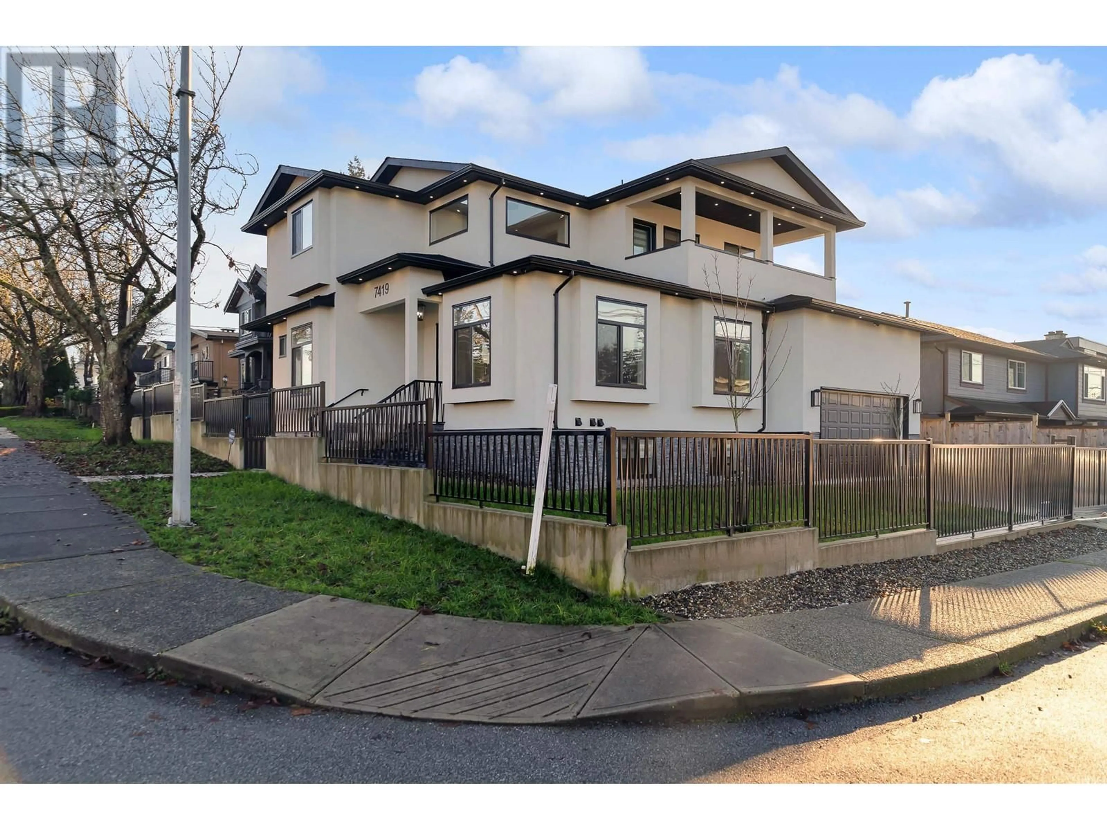 Unknown for 7419 1ST STREET, Burnaby British Columbia V3N3S9