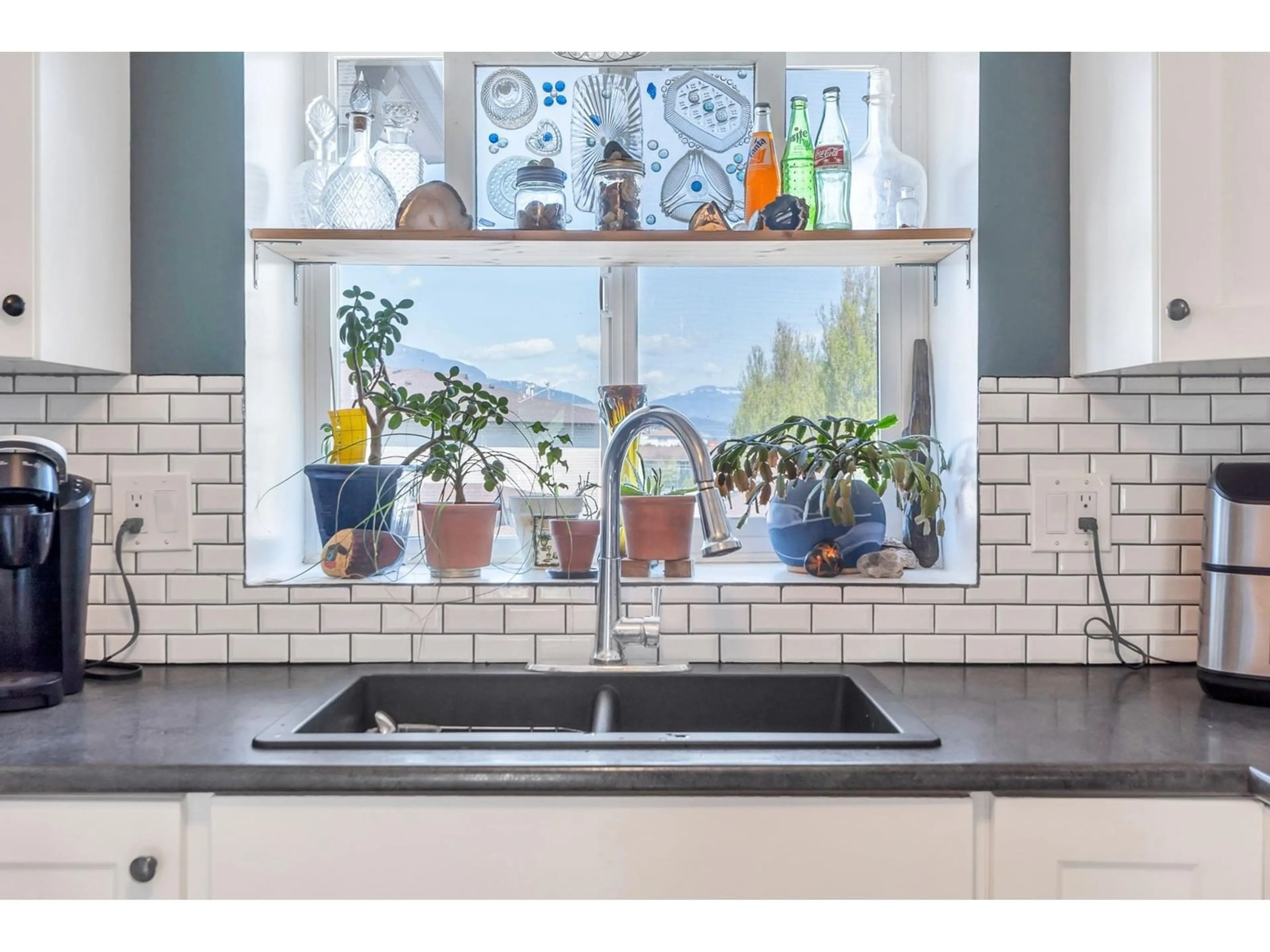 Contemporary kitchen, ceramic/tile floor for 38 - 45640 STOREY AVENUE, Chilliwack British Columbia V2R3C5